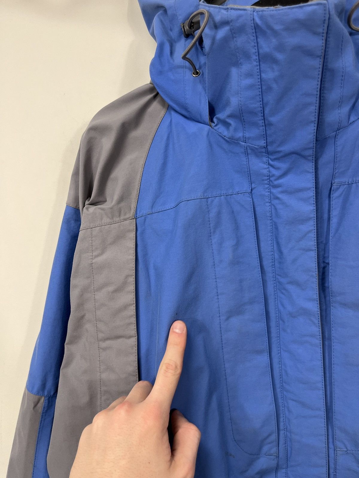 The North Face Vintage The North Face Gore-Tex Nylon Hooded Outdoor Jacket Size US L / EU 52-54 / 3 - 4 Thumbnail