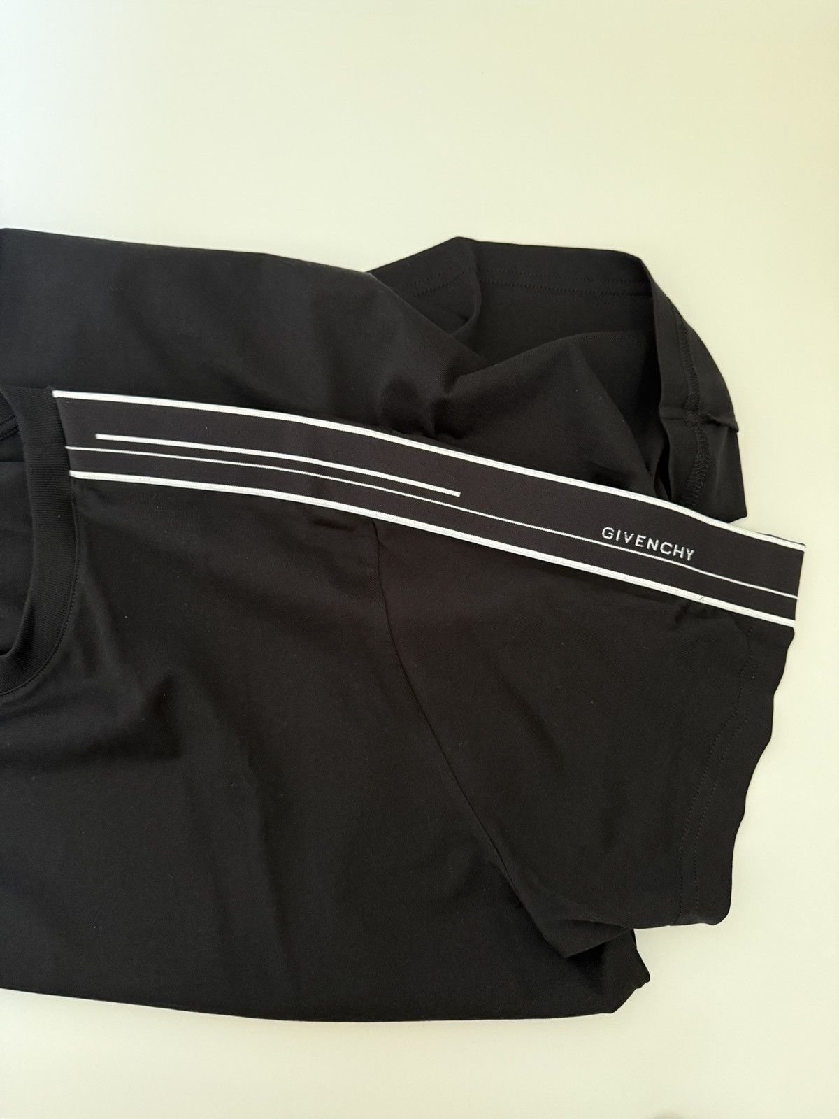 Givenchy BNWT Givenchy Black Elastic Band T-Shirt size Small Size US S / EU 44-46 / 1 - 8 Thumbnail