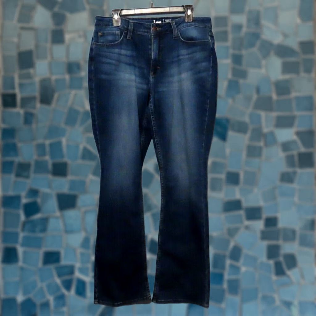 Lee Lee Womens 14 Long Mid Rise Regular Fit Bootcut Denim Blue Jean NWT 34x32" Size 36" / US 14 / IT 50 - 1 Thumbnail