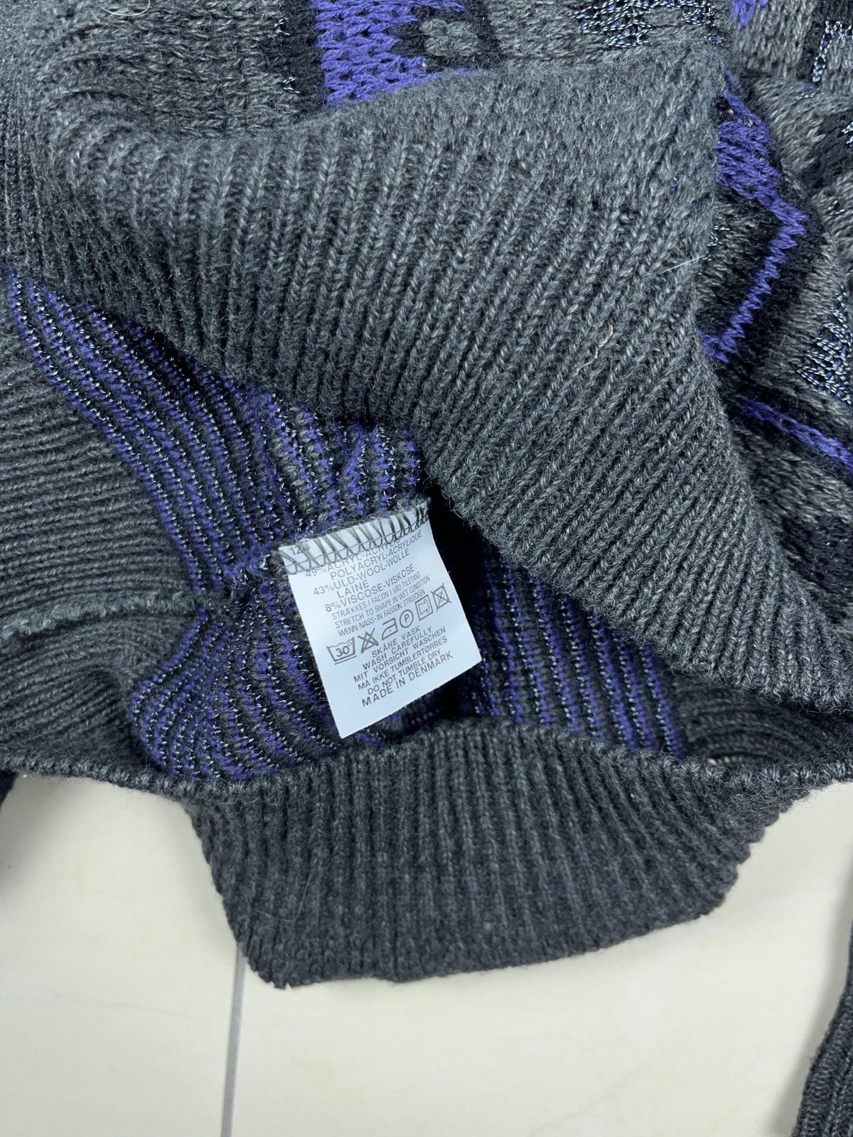 Vintage ➕ Vintage gray Purple crazy pattern boxy sweater Size US M / EU 48-50 / 2 - 6 Thumbnail