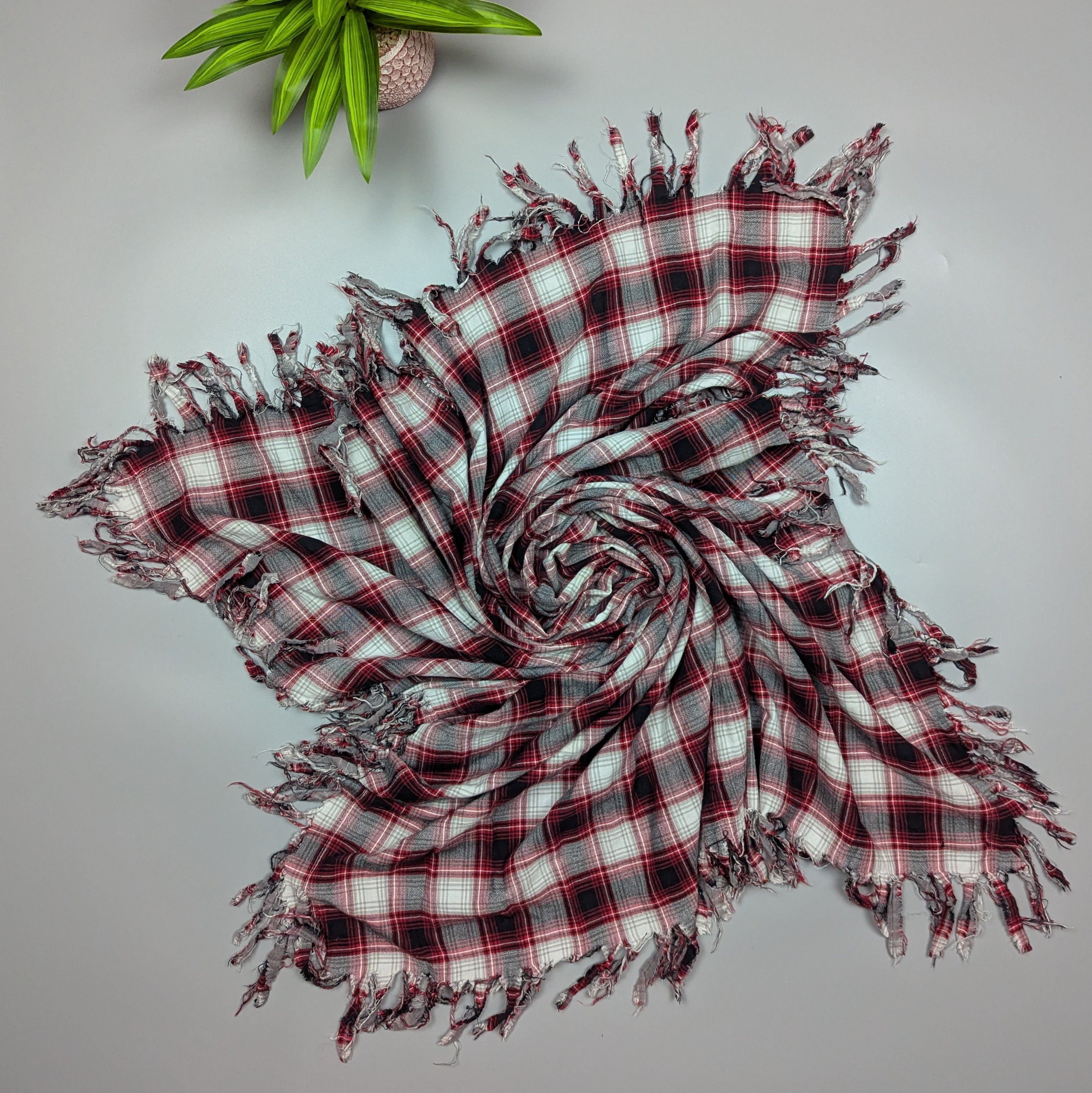 Diesel DIESEL Vintage Large Red Gray White Checkered Palatine Scarf Size ONE SIZE - 2 Thumbnail