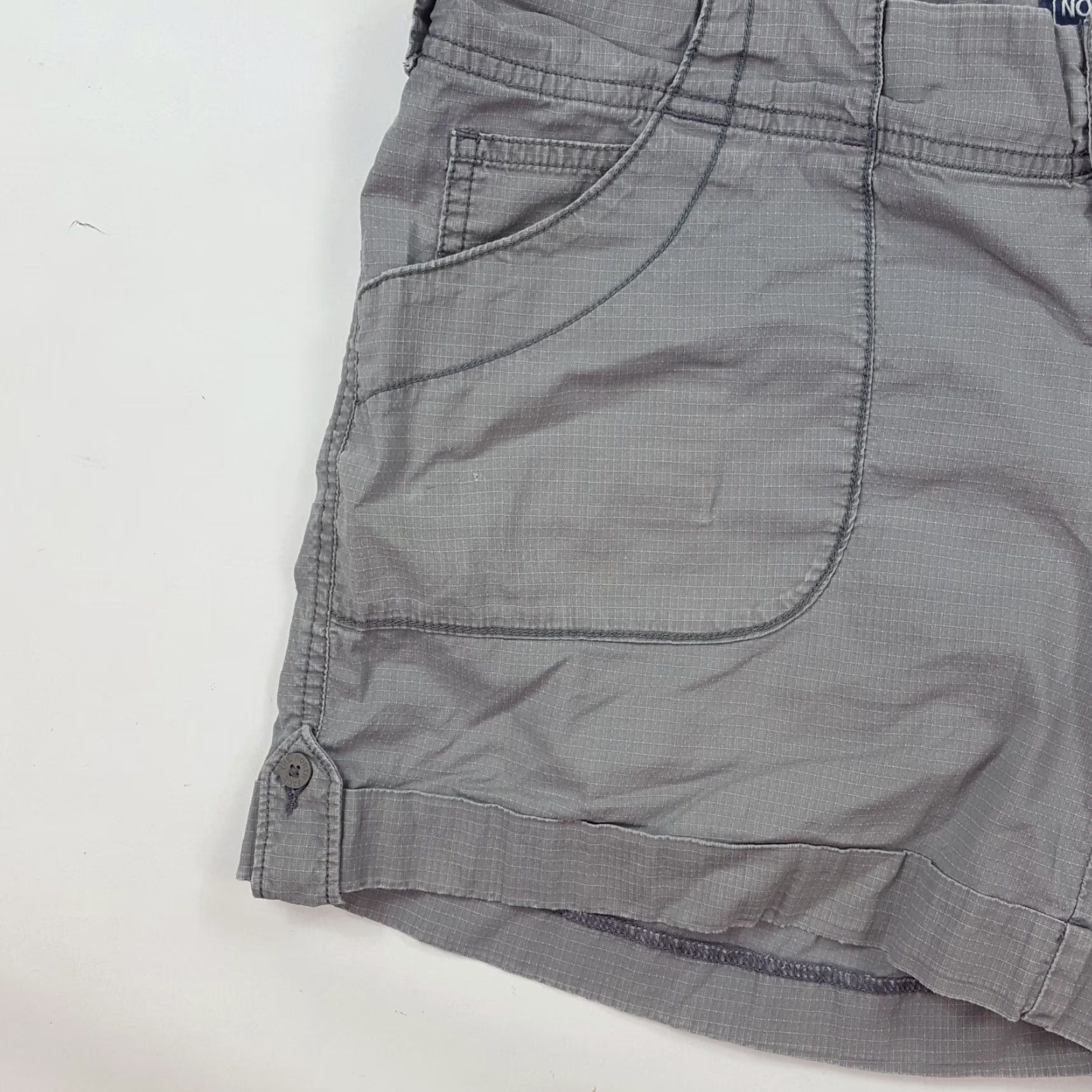The North Face VINTAGE The North Face Outdoor Shorts Women XL Gray 90s Hiking Camping Retro Lightweight Canvas Size 40" / US 18 - 3 Thumbnail