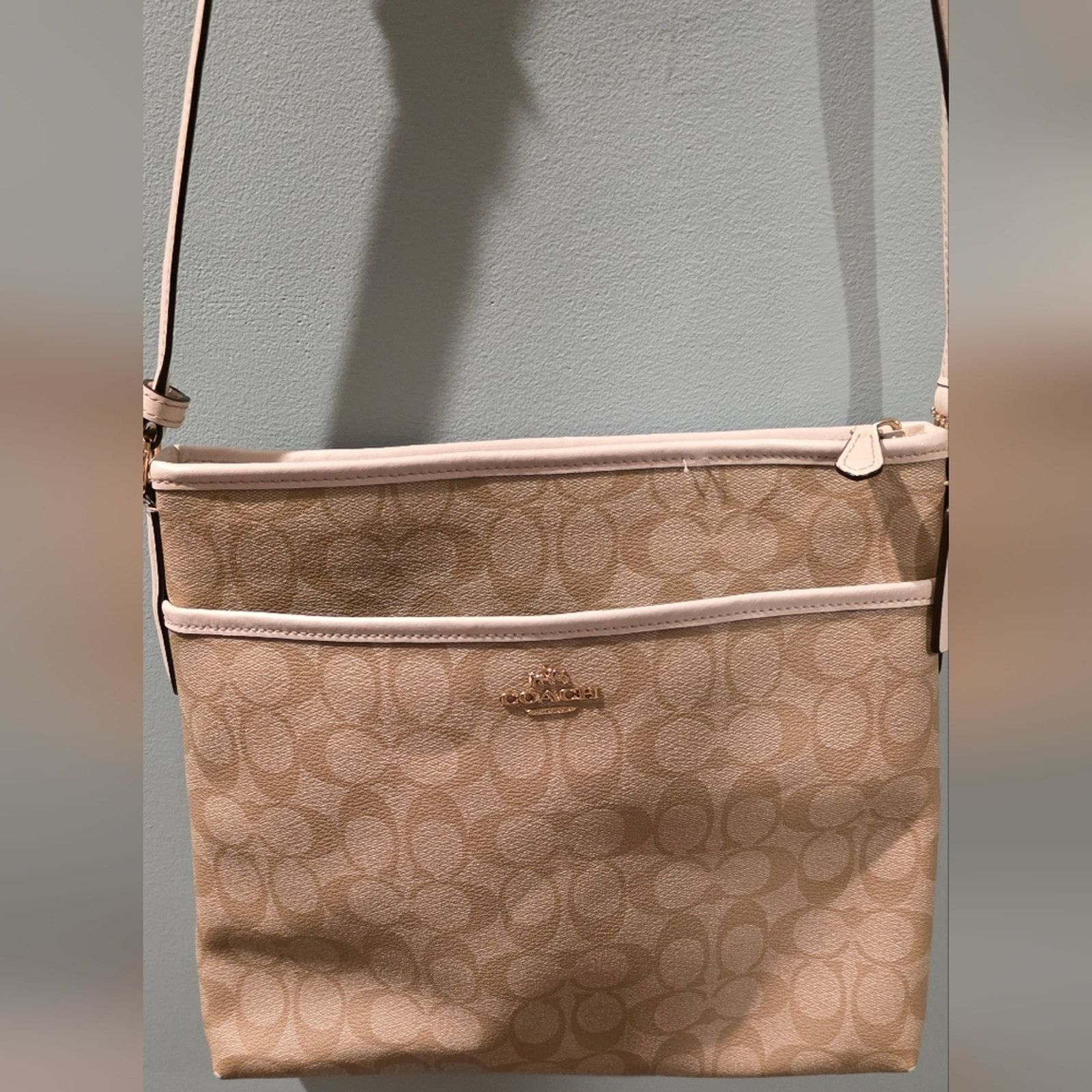 Coach Beige/White Signature Canvas and Leather Crossbody Bag
