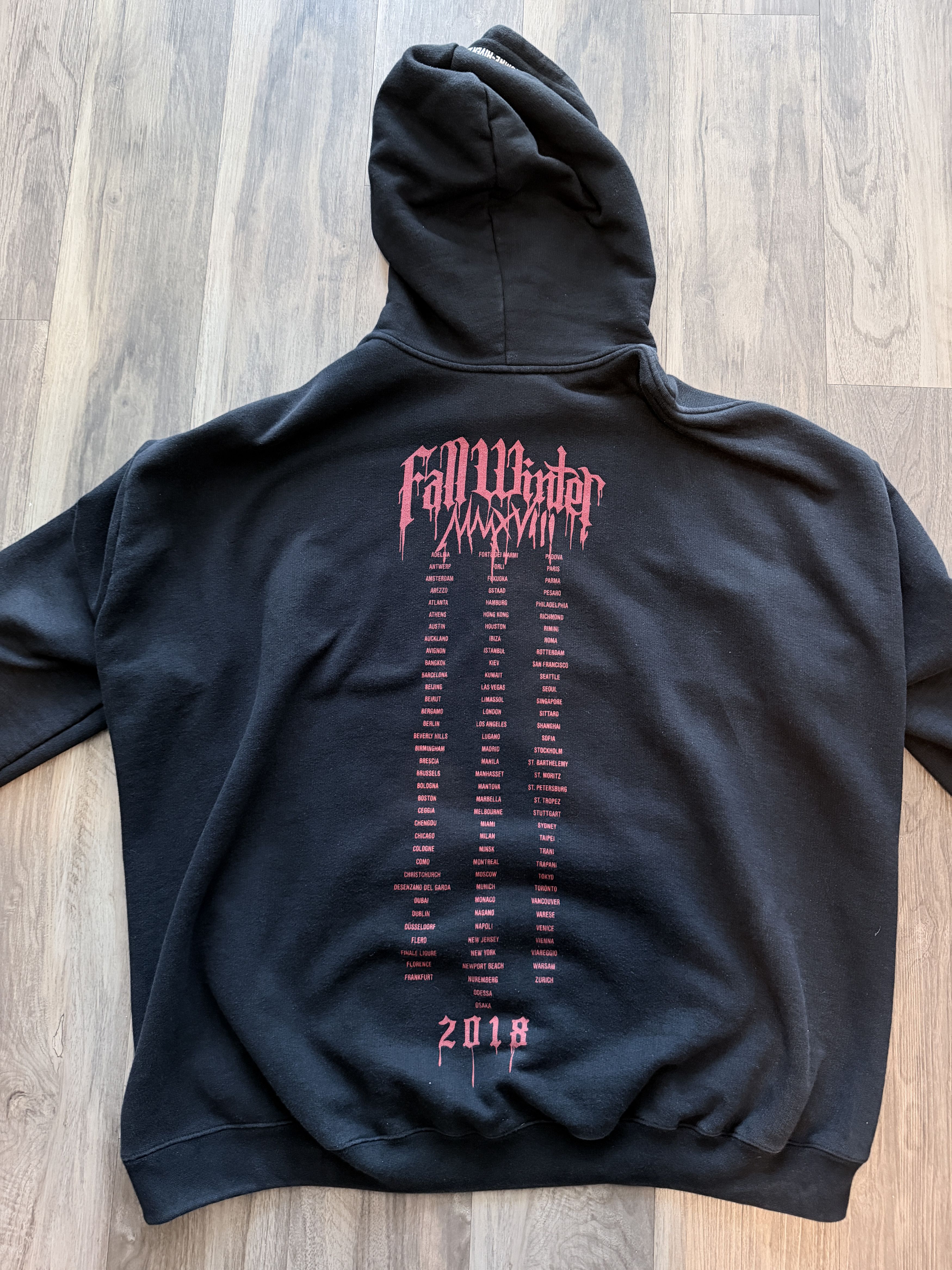 Vetements Vetements 2018 Metal Logo Tour Hoodie Black Size US L / EU 52-54 / 3 - 2 Thumbnail