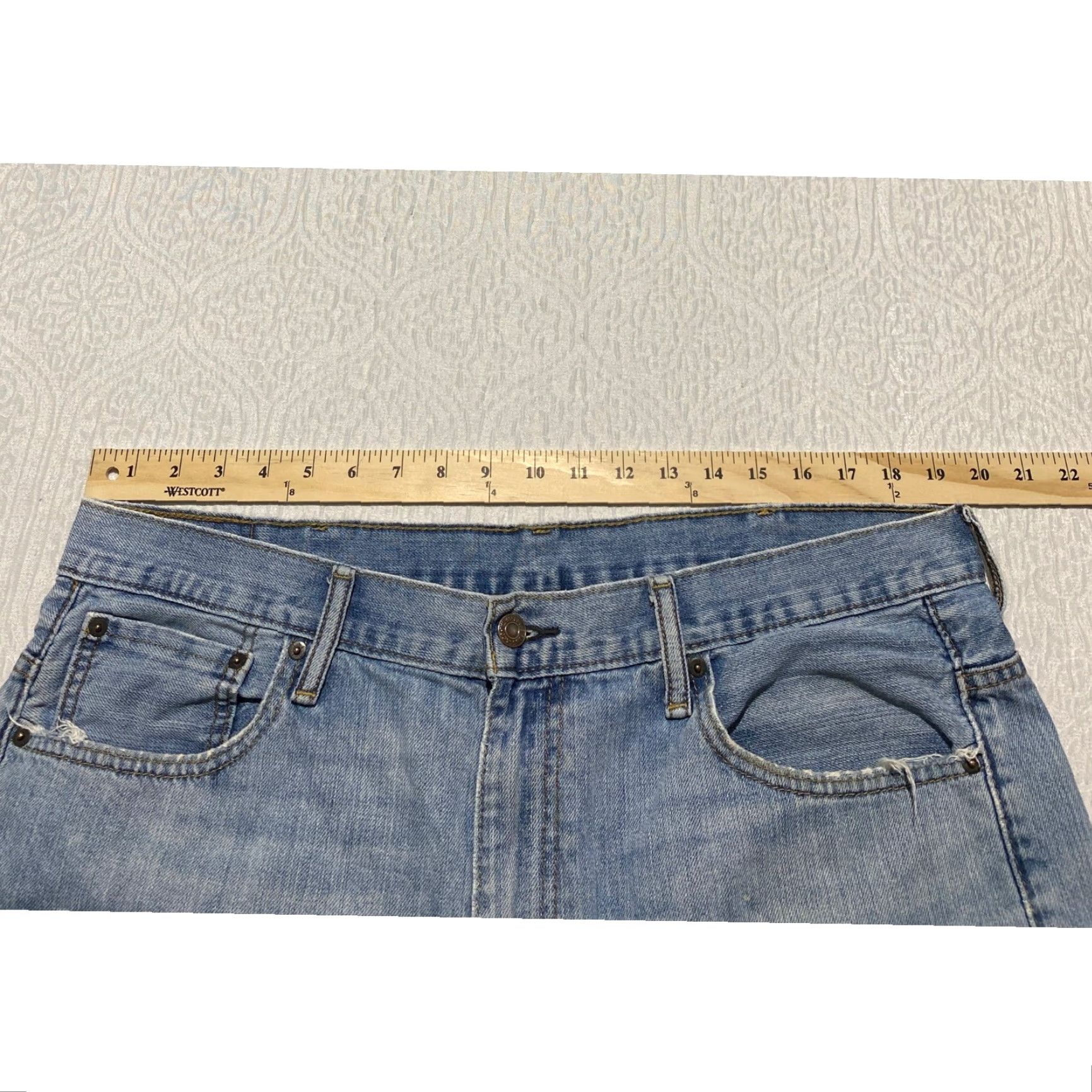Levi's Levi's 569 Denim Shorts Men 38x11 Blue Hemmed Bermuda Casual Pockets 5-Pocket Design Light Wash Regular Fit Adult Mens Jeans Shorts Daywear Size US 38 / EU 54 - 5 Thumbnail