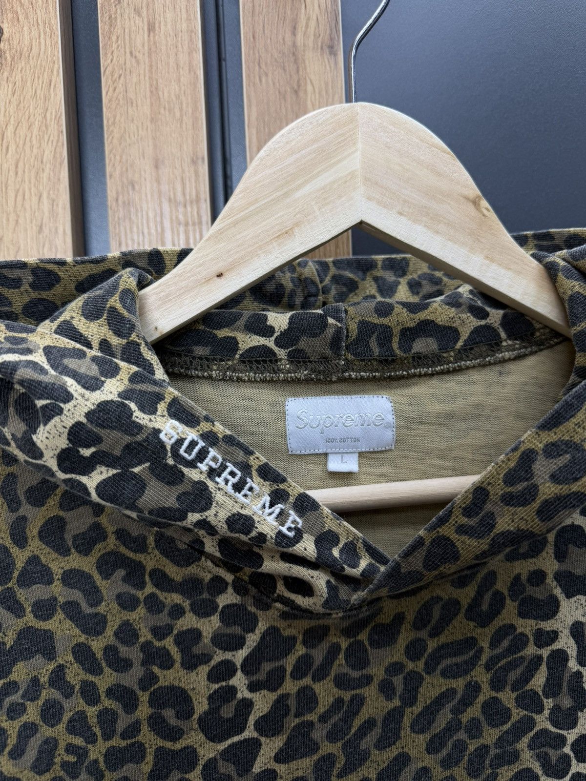 Supreme Supreme Leopard Print Hoodie Pullover Size L Size US L / EU 52-54 / 3 - 2 Thumbnail