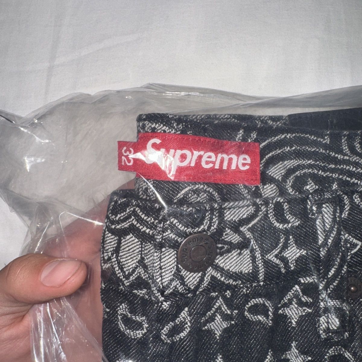 Supreme Supreme Bandana Jacquard Baggy Jean IN HAND Size US 32 / EU 48 - 2 Thumbnail