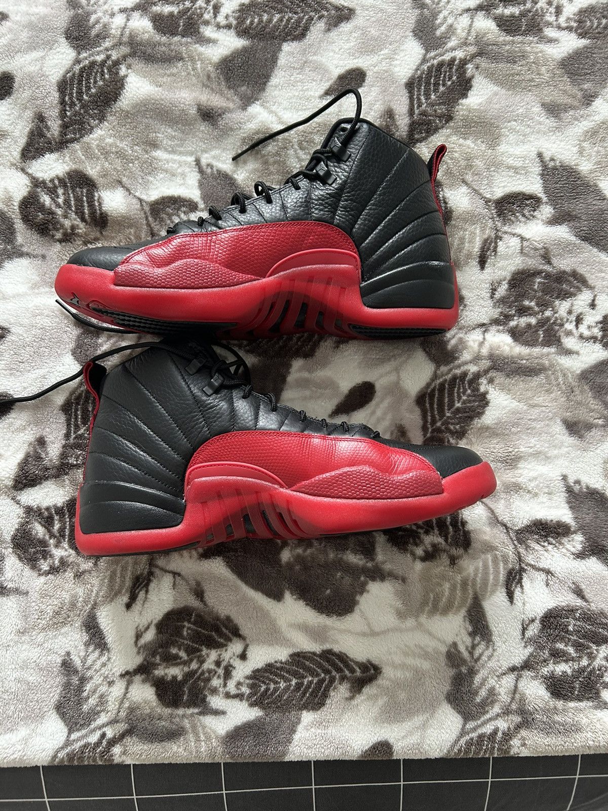 Jordan Brand Jordan 12 Flu game(2016) Size US 12 / EU 45 - 2 Thumbnail