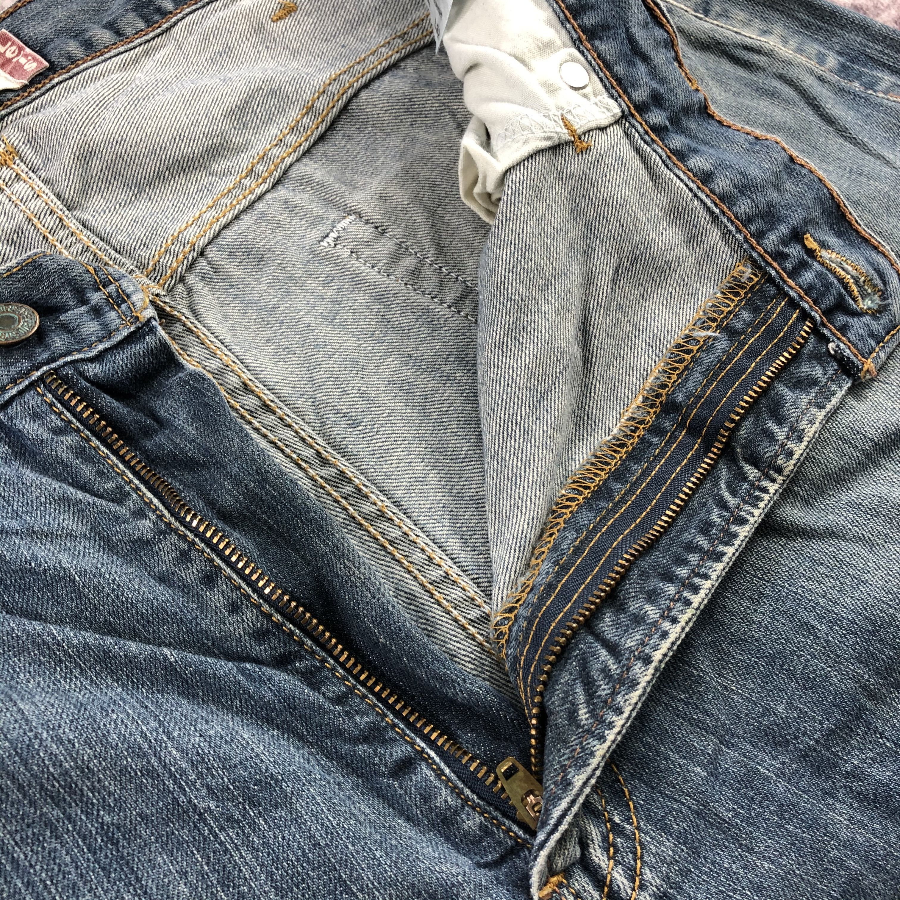 Levi's × Vintage Vintage Blue Wash Levis 559 Jeans-JM2891 Size US 39 - 8 Thumbnail
