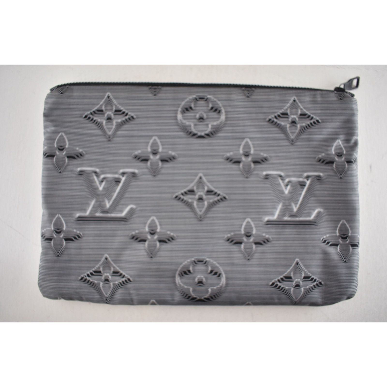 Louis Vuitton Reversible Monogram 3D Nylon LV Pouch Virgil Clutch Bag Size ONE SIZE - 12 Thumbnail