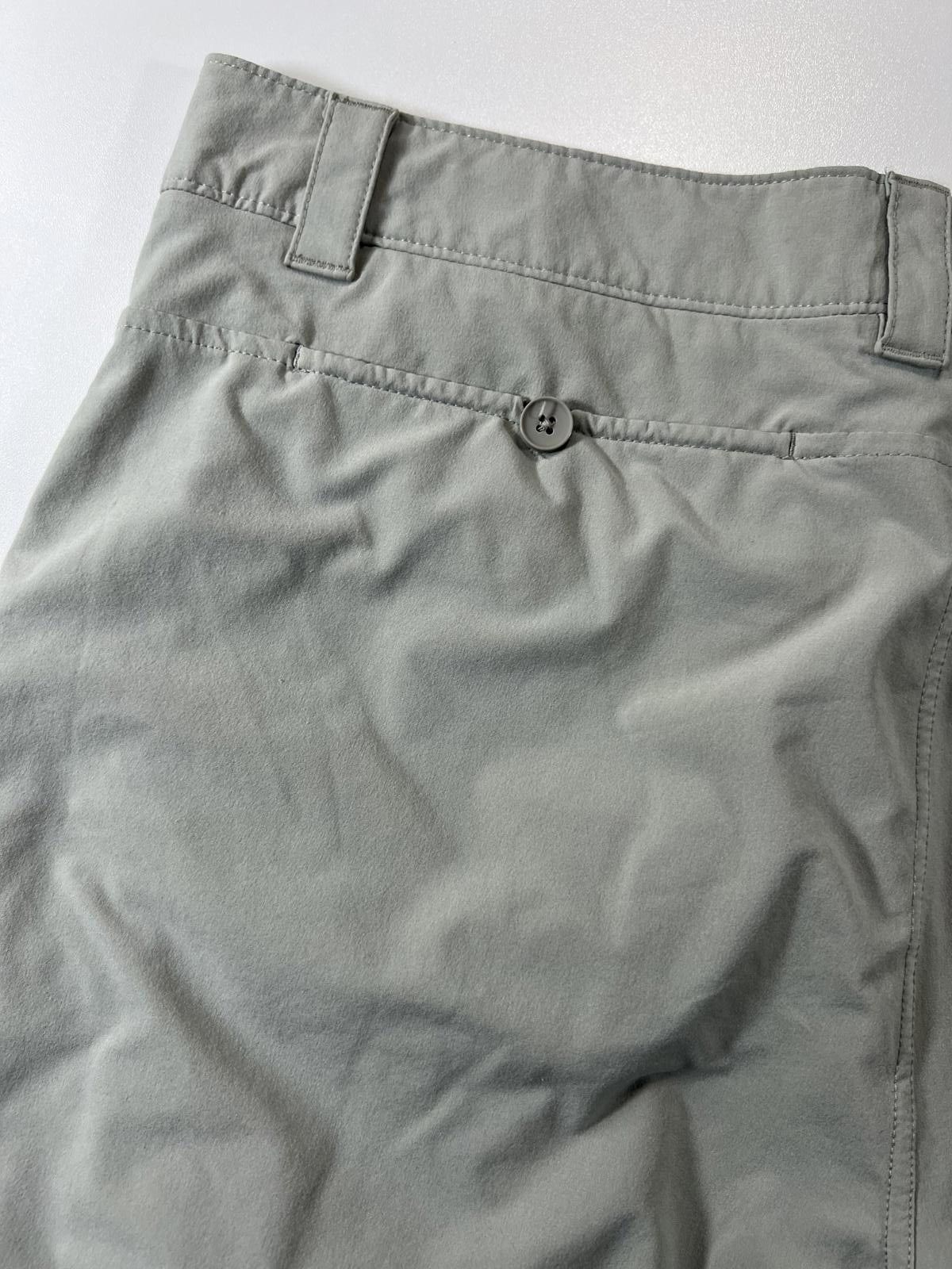 Oakley Oakley Men's Light Grey Casual Shorts Size US 34 / EU 50 - 11 Thumbnail