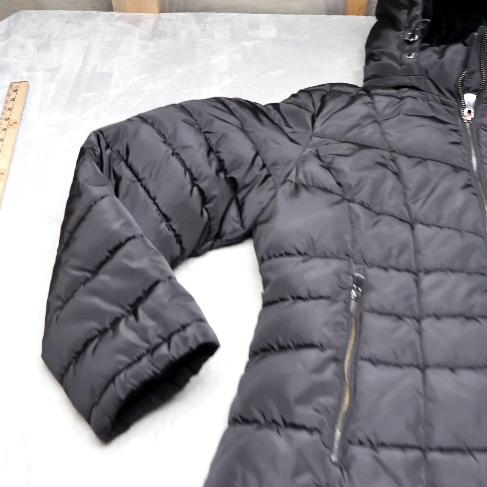 Calvin Klein Calvin Klein Jacket Women L Black Quilted Puffer Faux Fur Lined Winter Coat Zip Pocket Casu al – Men? Size L / US 10 / IT 46 - 2 Thumbnail