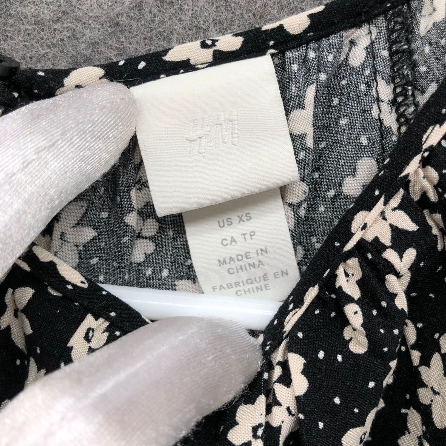 H&M H&M Midi Dress Womens XS Black Beige Floral Short Sleeve Smocked Waist A-Line Size 26" / US 2 / IT 38 - 5 Thumbnail