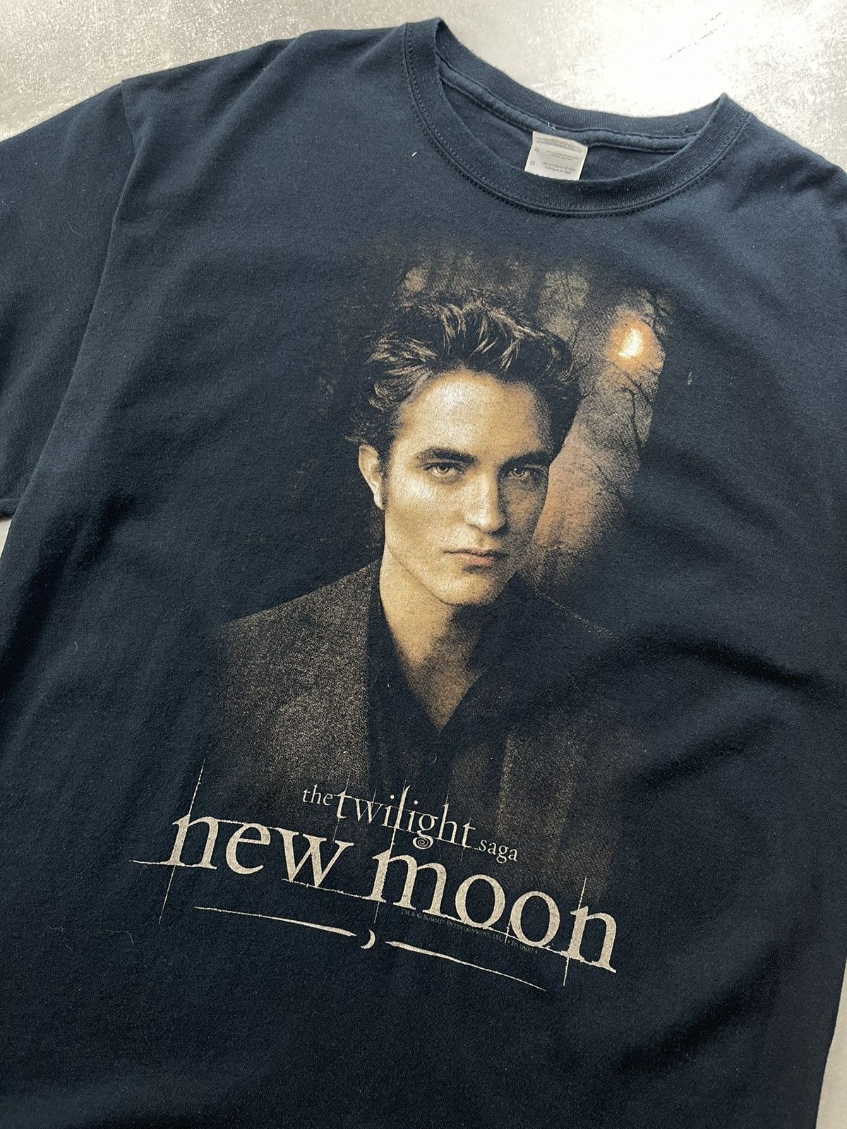 Vintage Twilight New Moon Edward Cullen Robert Pattinson Black Tee Size US L / EU 52-54 / 3 - 3 Thumbnail