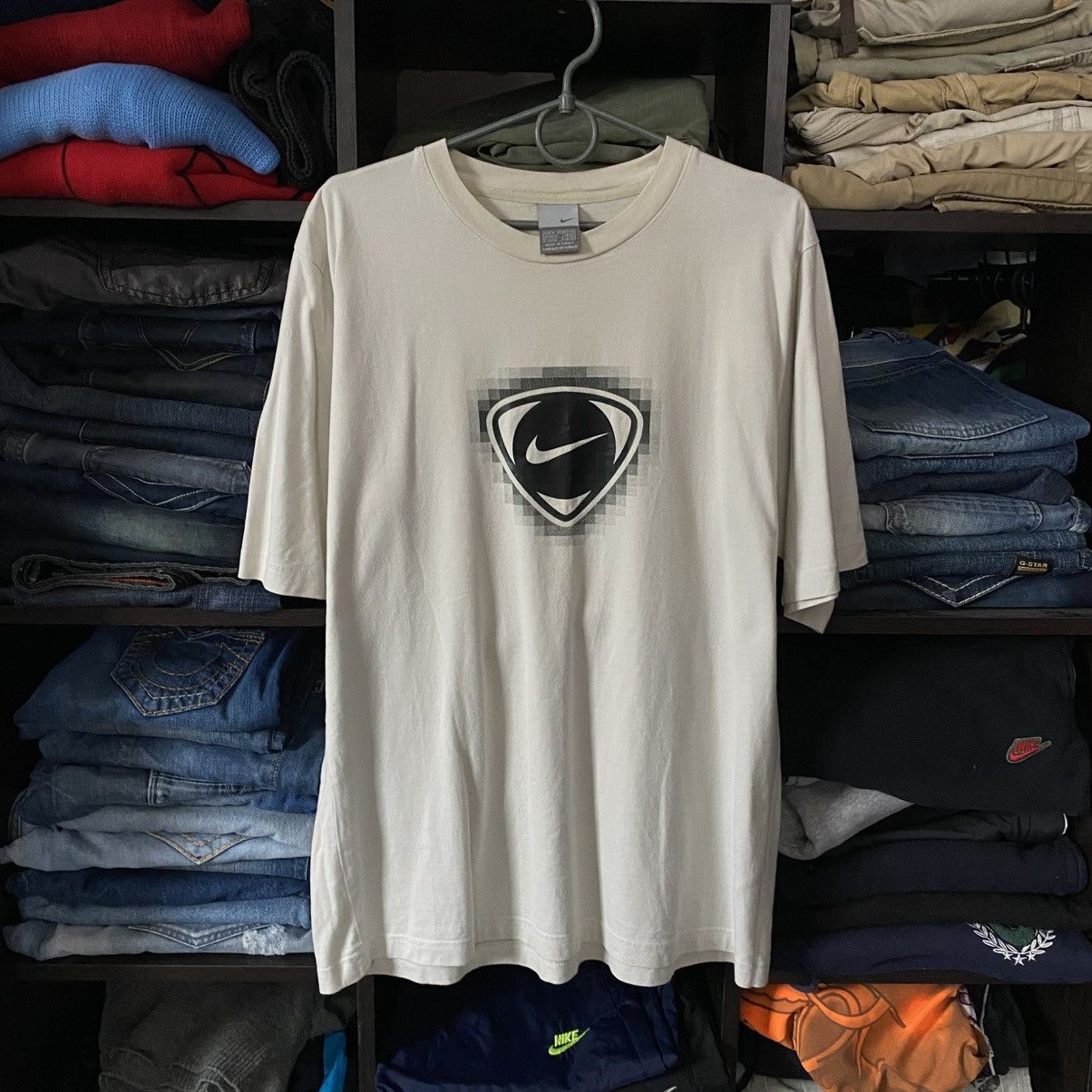 Nike Vintage Nike Big Graphic Logo 2000’s streetwear tee size M Size US M / EU 48-50 / 2 - 1 Thumbnail