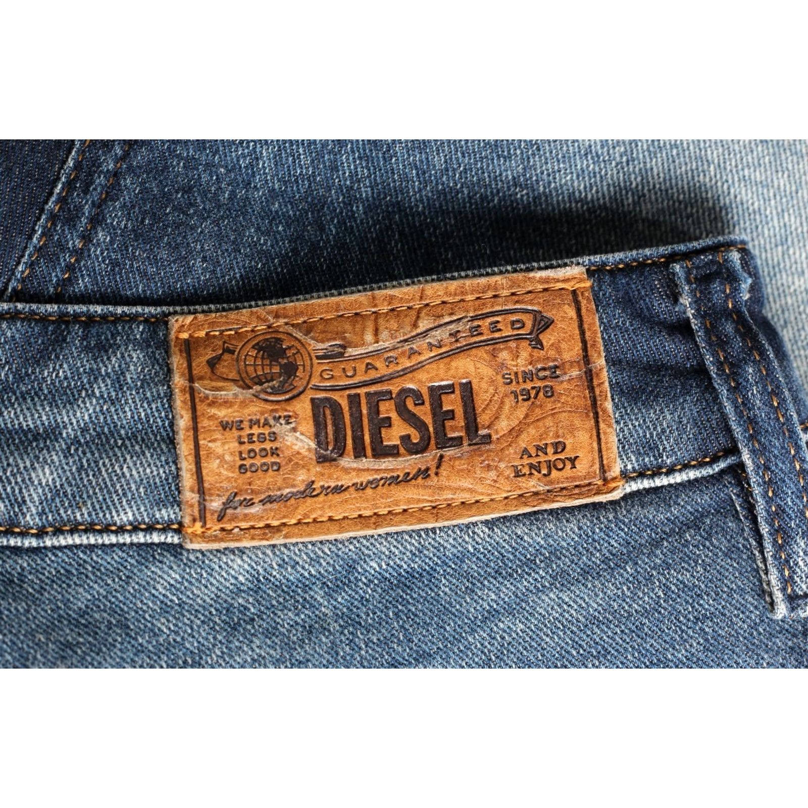 Diesel DIESEL FAYZA 0809G Stretch Jeans Women W26 L32 Inseam ~25" Relaxed Boyfriend Size 26" / US 2 / IT 38 - 5 Thumbnail