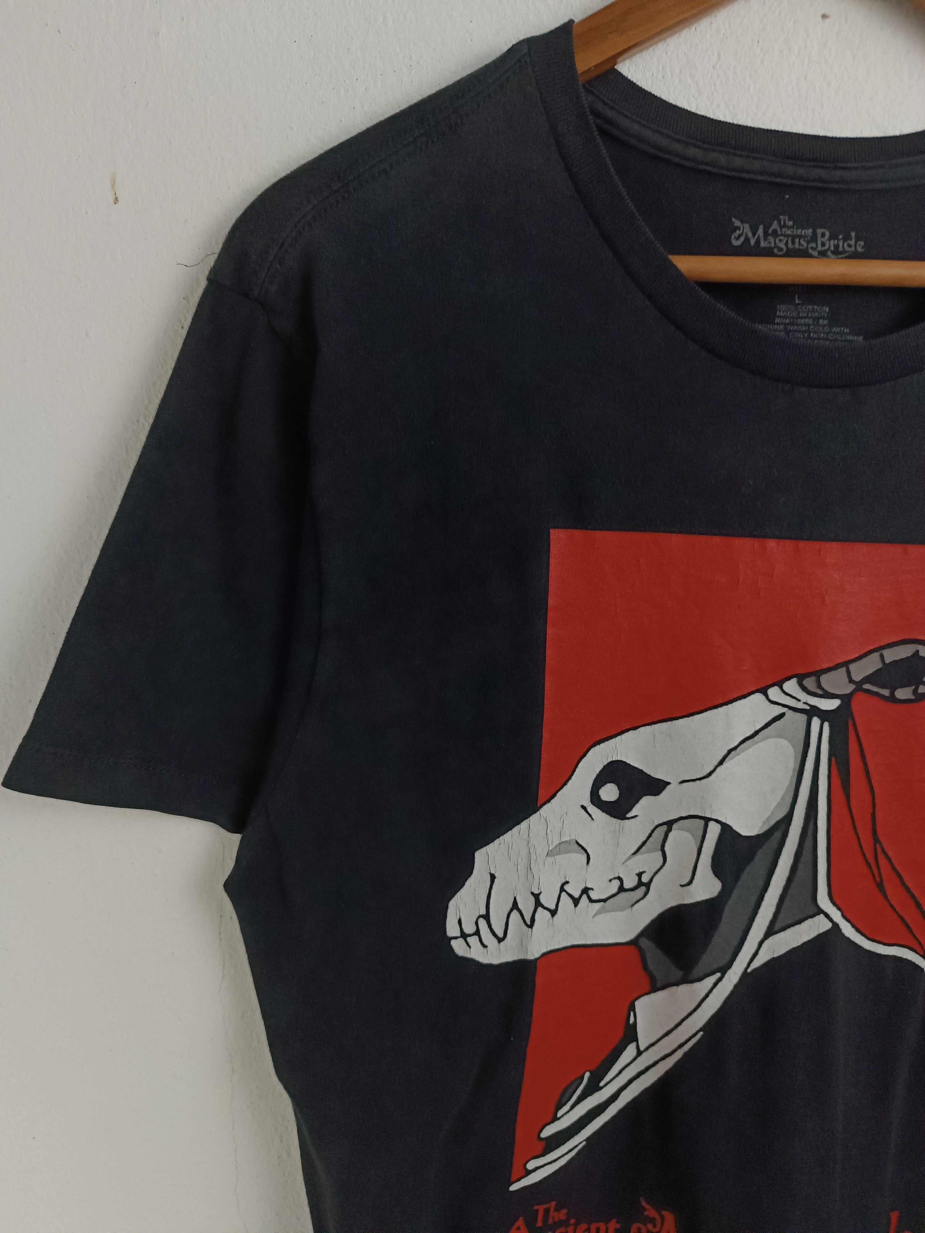 Anime VINTAGE THE ANCIENT MAGUS' BRIDE FADED MANGA COMIC TEE Size US L / EU 52-54 / 3 - 4 Thumbnail