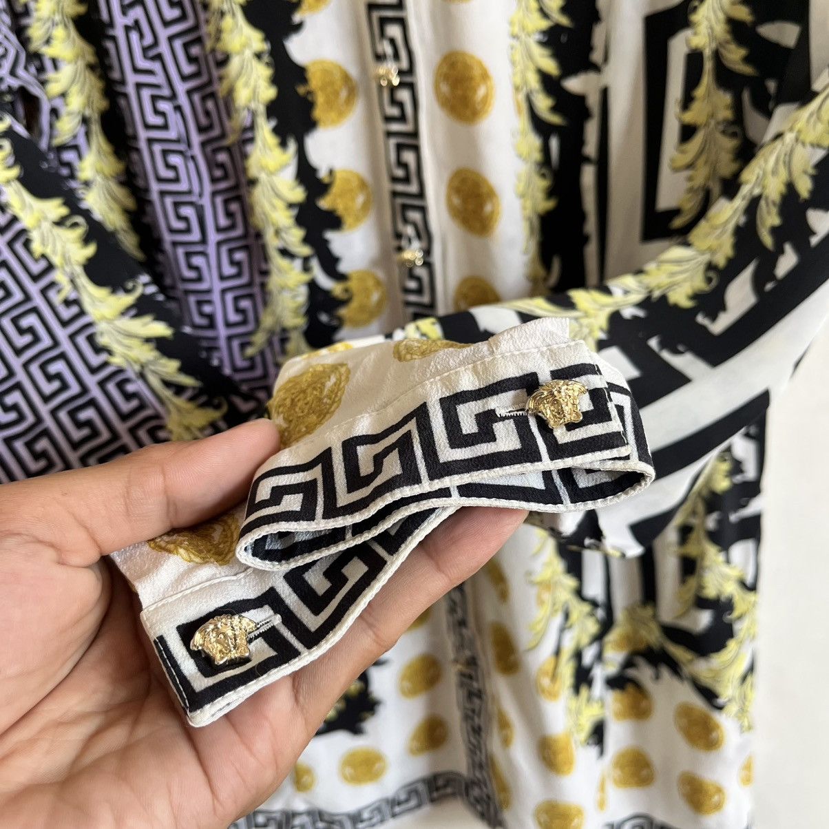 Versace VERSACE PRINTED SILK SHIRT Size XS / US 0-2 / IT 36-38 - 8 Thumbnail