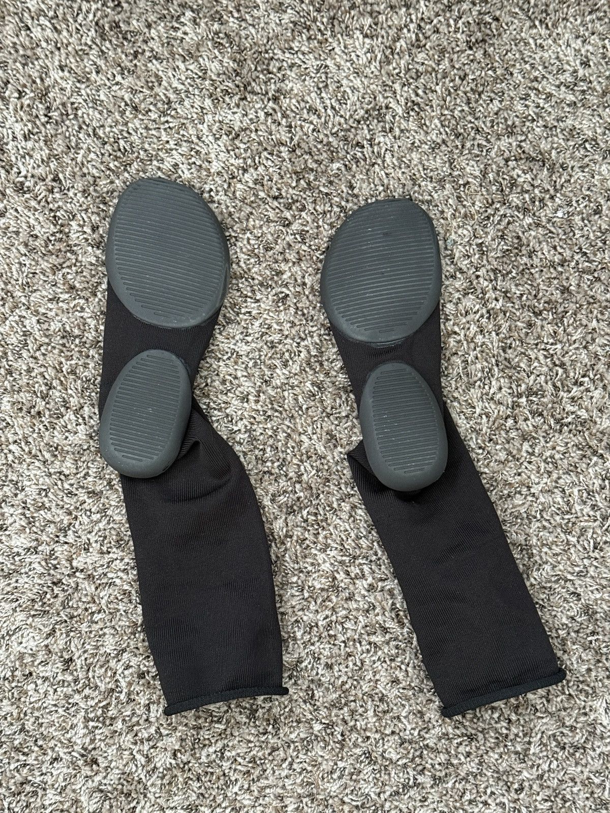 Yeezy Size 1 Yeezy pods Size US 8 / EU 41 - 2 Thumbnail