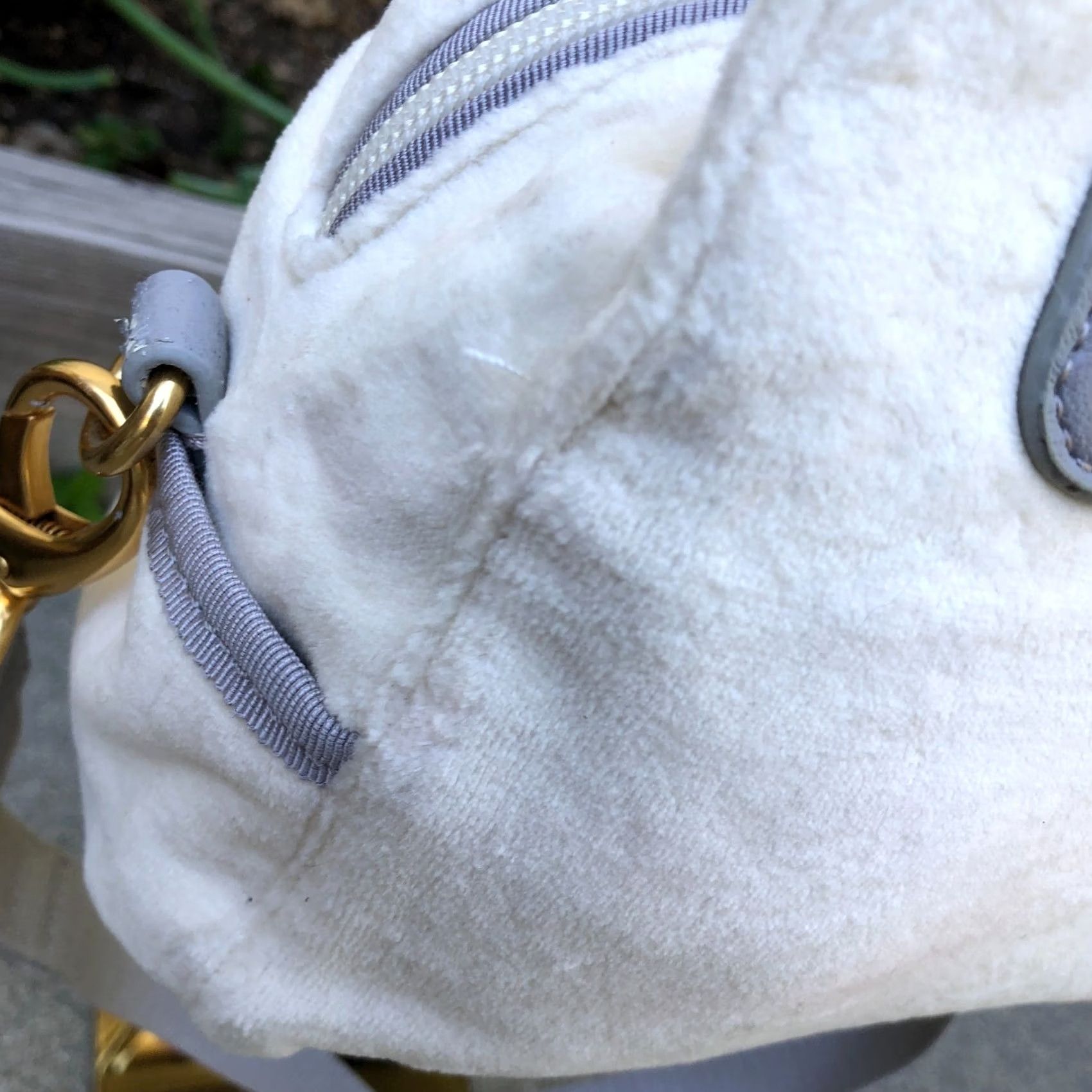 Juicy Couture JUICY COUTURE Y2K Velour Shoulder Bag Purse White Grey Zipper Top Handle Bag Womens Small 8x7 Velour Y2K Designer Purse Size S / US 4 / IT 40 - 7 Thumbnail