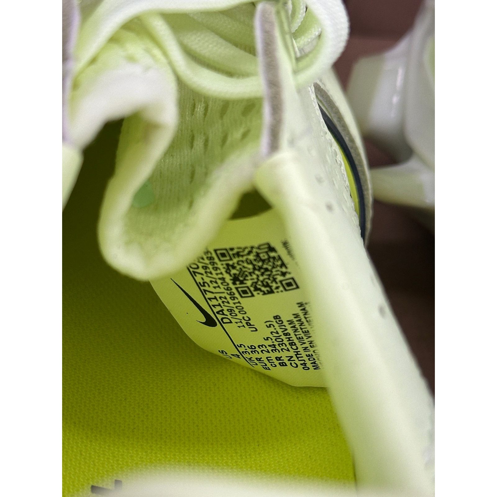 Nike Nike Tiempo Legend 9 Pro FG Soccer Shoes Womens 5.5 Volt Size US 5.5 / IT 35.5 - 8 Thumbnail