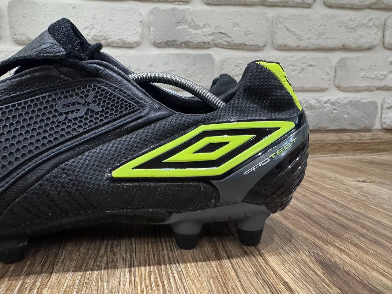 Umbro UMBRO SX VALOR II ULTRA SG ELITE SOCCER FOOTBALL BOOTS Size US 11.5 / EU 44-45 - 4 Thumbnail