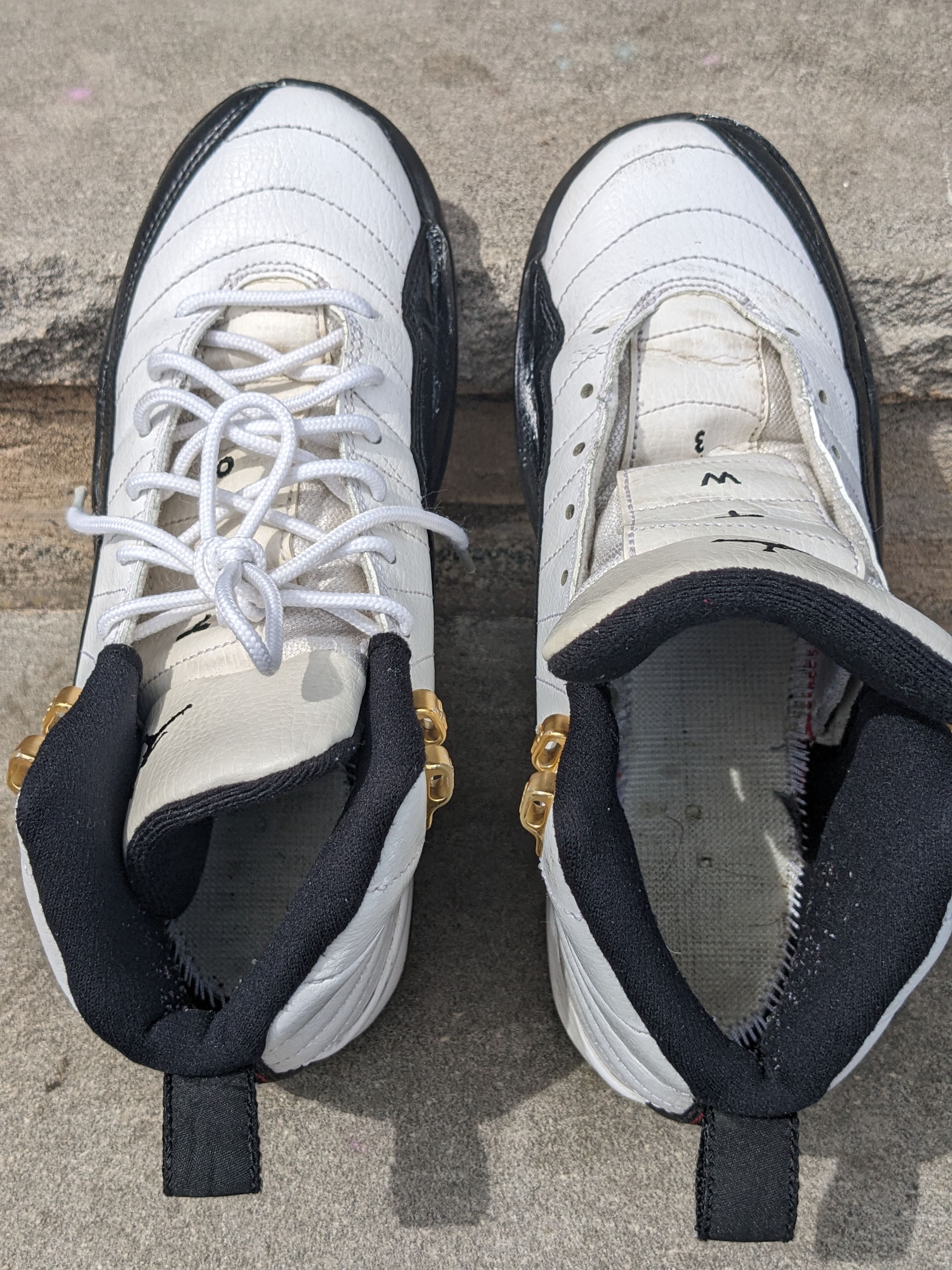 Jordan Brand × Nike Nike Air Jordan Retro 12 Taxi 2013 153265-125 Size 6Y Size US 6 / EU 39 - 3 Thumbnail