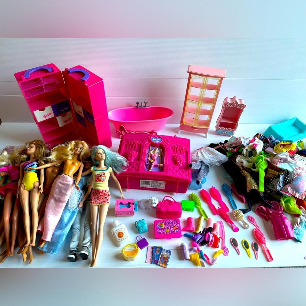Designer Bundle of Barbies, Barbie Clothes, and Furniture Size ONE SIZE - 1 Thumbnail