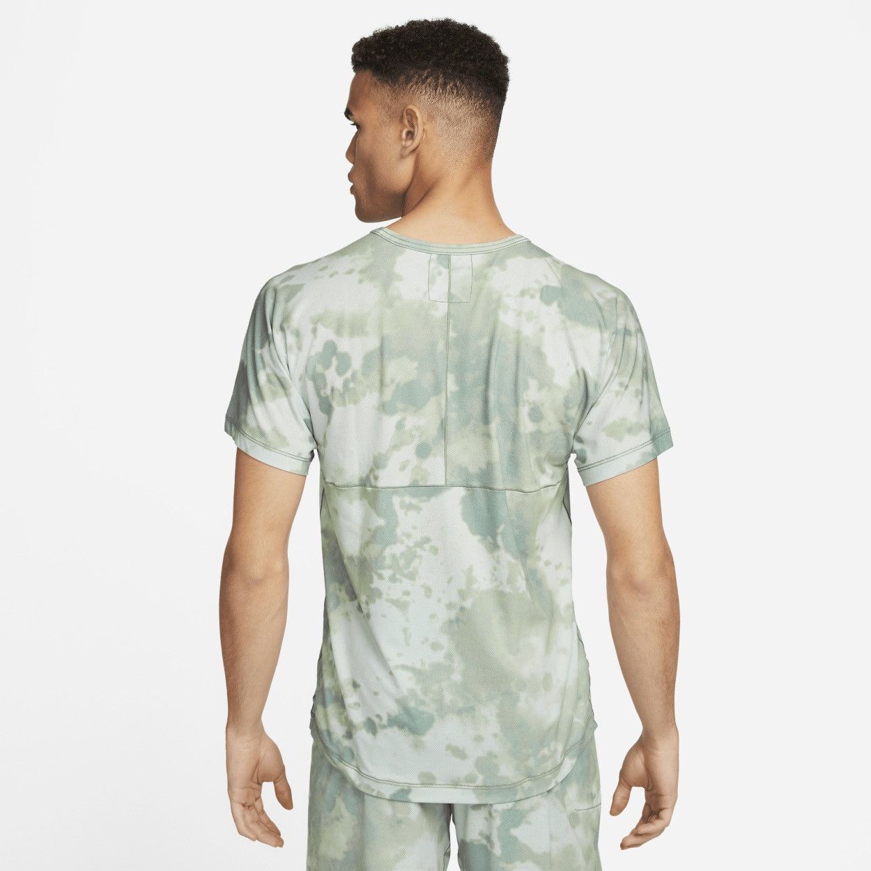 Nike Nike Dri-FIT Men's Print Short-Sleeve Yoga Top DX0922-330 Size US L / EU 52-54 / 3 - 12 Thumbnail