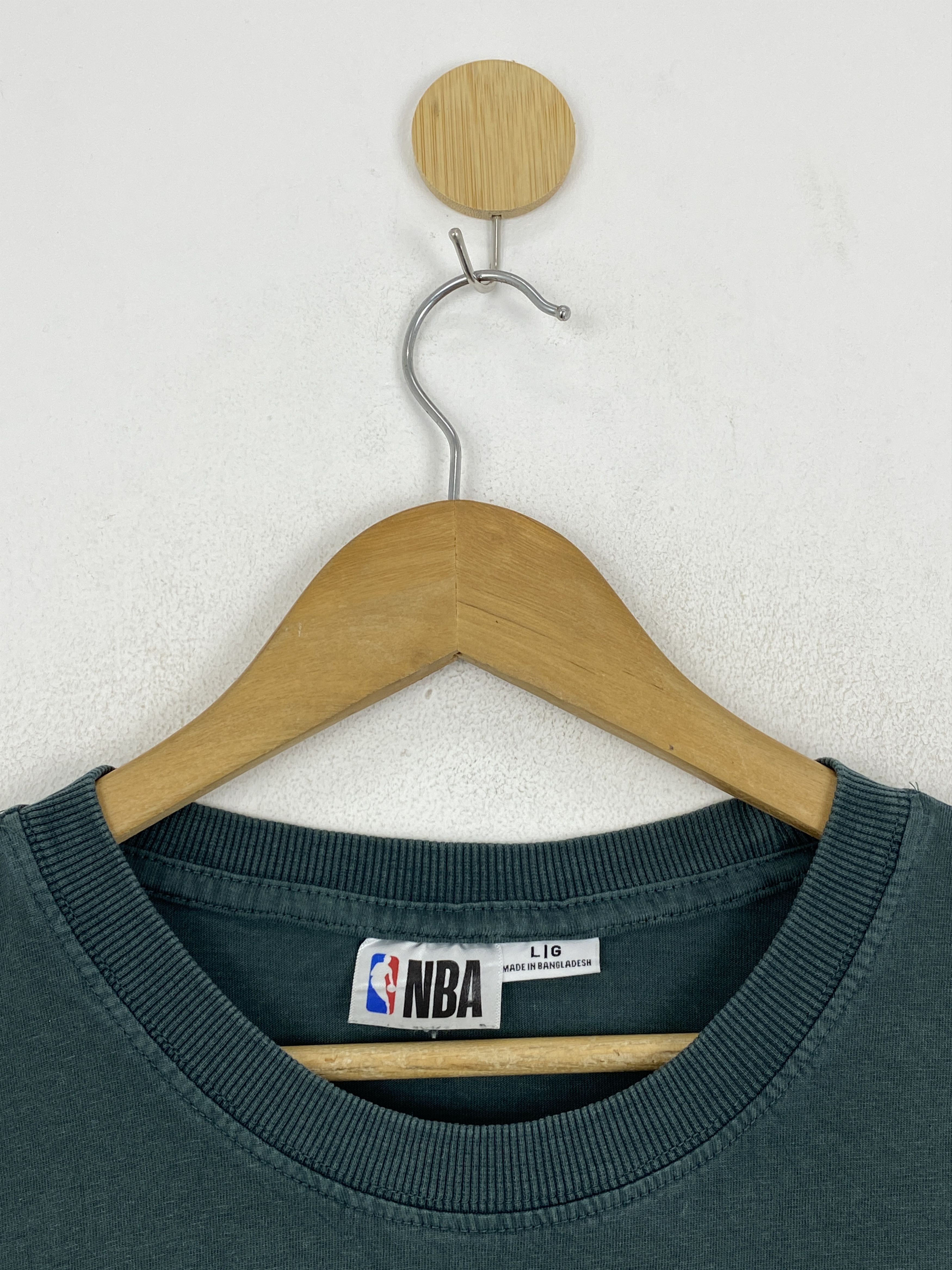 NBA Vintage NBA Milwaukee Bucks Basketball Team Tee TA0594 Size US L / EU 52-54 / 3 - 9 Thumbnail