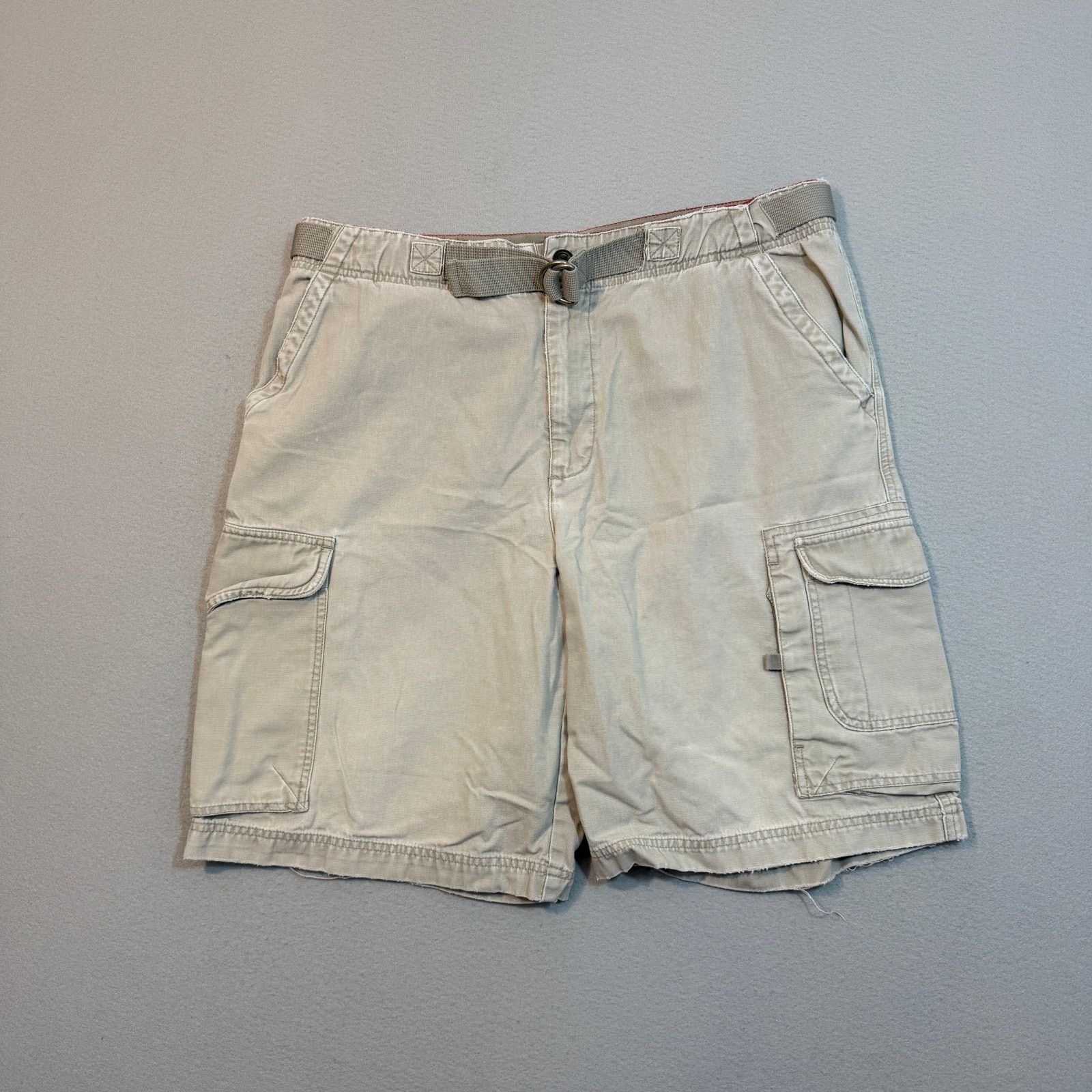 Old Navy Vintage Old Navy Cargo Shorts Men's 36 Tan 10" Inseam Size US 36 / EU 52 - 1 Thumbnail