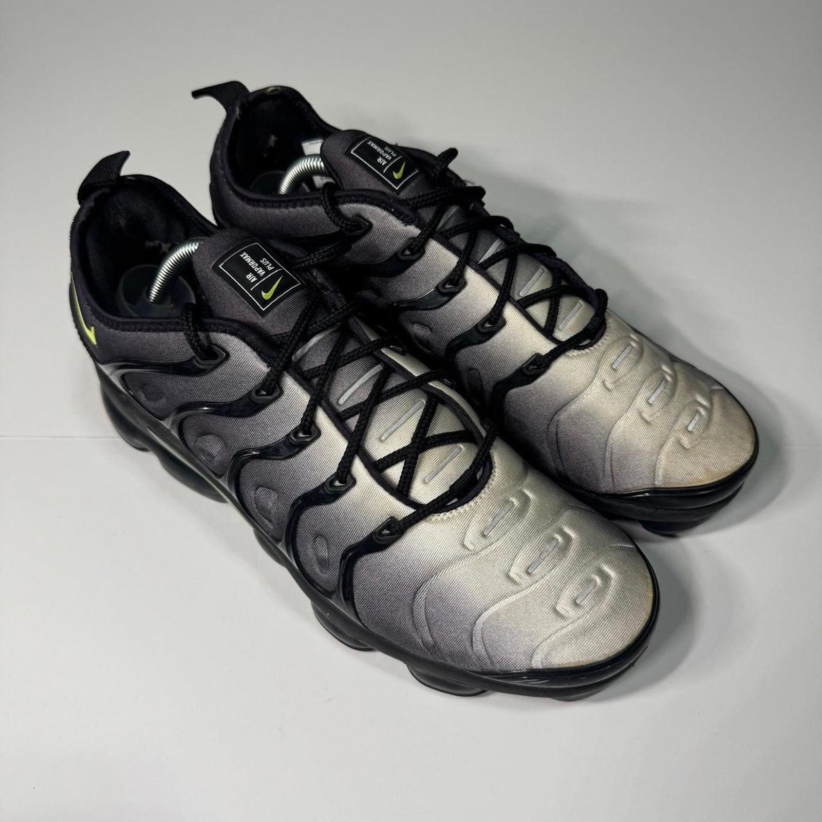 Nike Nike Sneaker Men's 10 Neon VaporMax Plus Black Volt Size US 10 / EU 43 - 1 Thumbnail