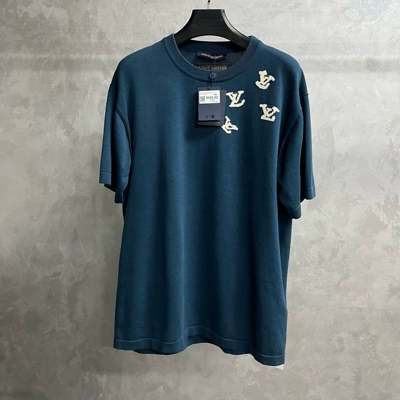 Louis Vuitton Louis Vuitton Blue logo graphic short sleeve T-shirt Size US XL / EU 56 / 4 - 1 Thumbnail