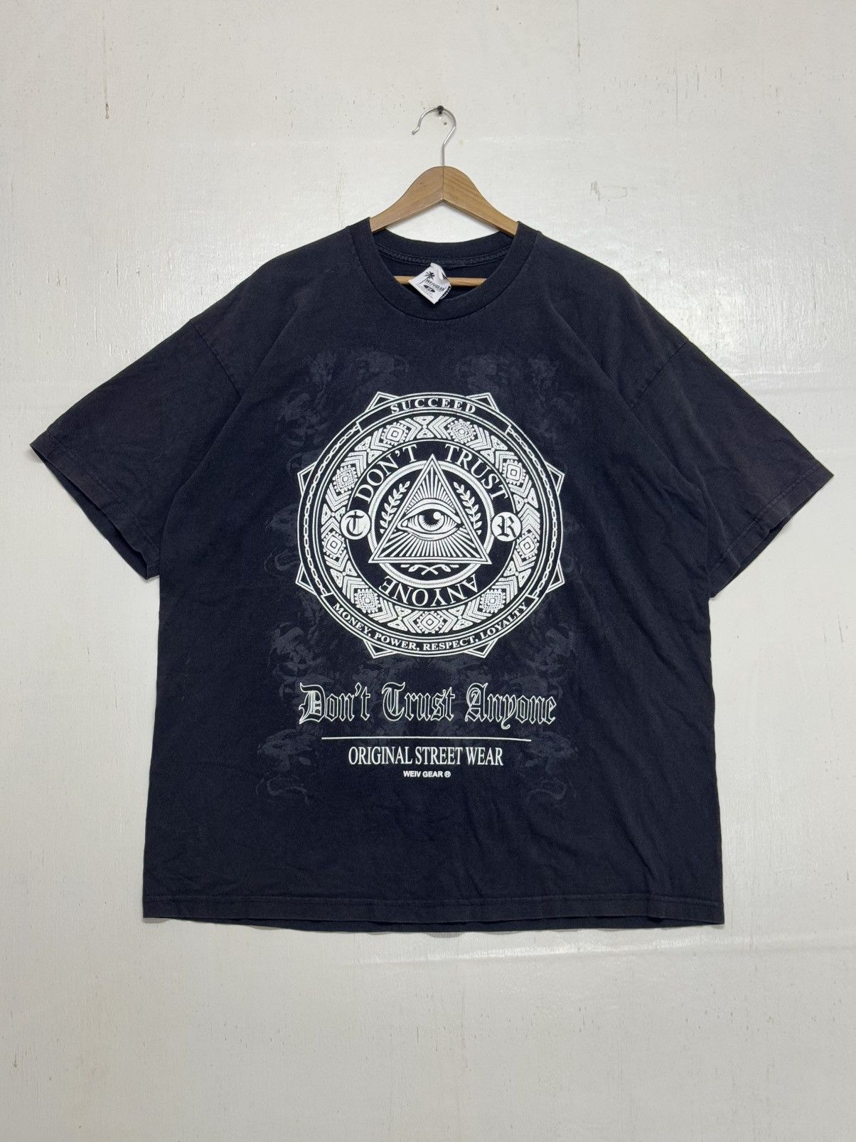 Vintage Vintage Dont Trust Anyone Size US XXL / EU 58 / 5 - 1 Thumbnail