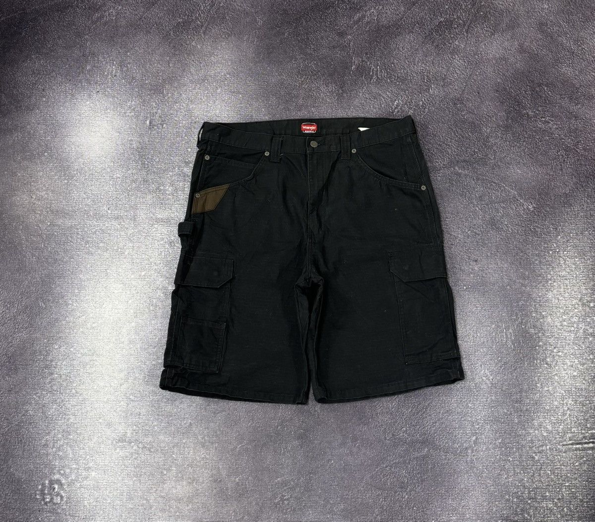 Wrangler Vintage Wrangler Workwear USA Utility Black Cargo Shorts Size US 36 / EU 52 - 1 Thumbnail