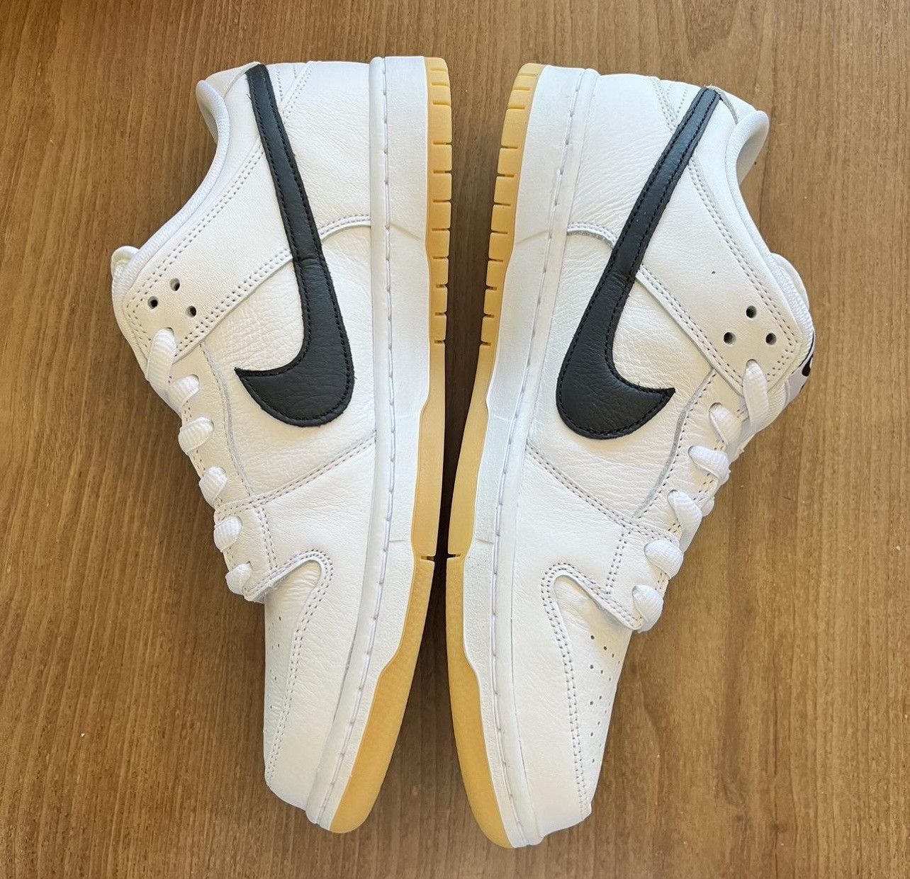 Nike Nike sb dunk low white gum Size US 10.5 / EU 43-44 - 2 Thumbnail
