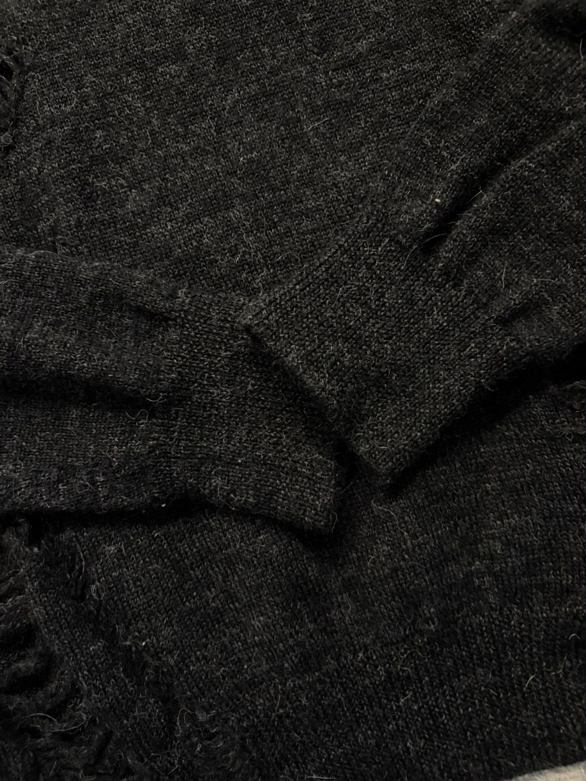 5351 POUR LES HOMMES Distressed Knit Black Crewneck Longsleeve Size US S / EU 44-46 / 1 - 5 Thumbnail