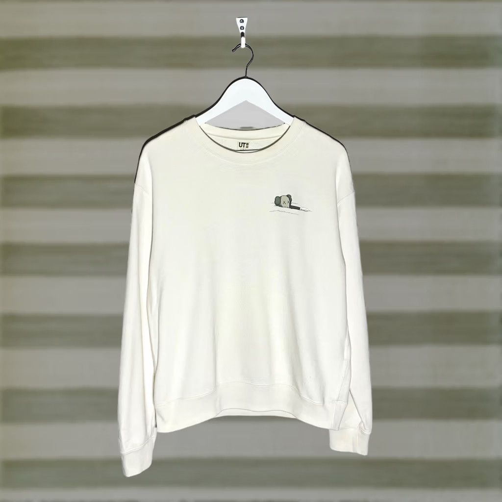 Uniqlo KAWS UNIQLO Graphic Sweatshirt Pullover White Small Men Regular Crew Neck Long Sleeve Cotton Polyester Logo Print Vintage No Size US S / EU 44-46 / 1 - 1 Thumbnail