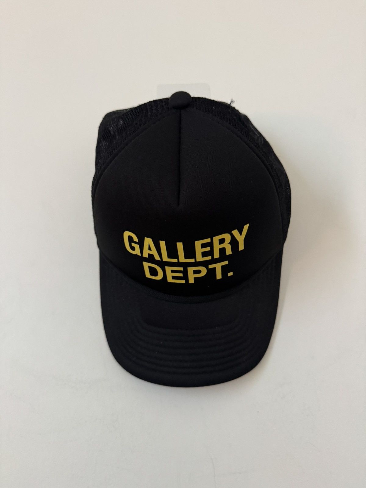 Gallery Dept. Gallery Dept. Trucker Hat – Black / Yellow Logo