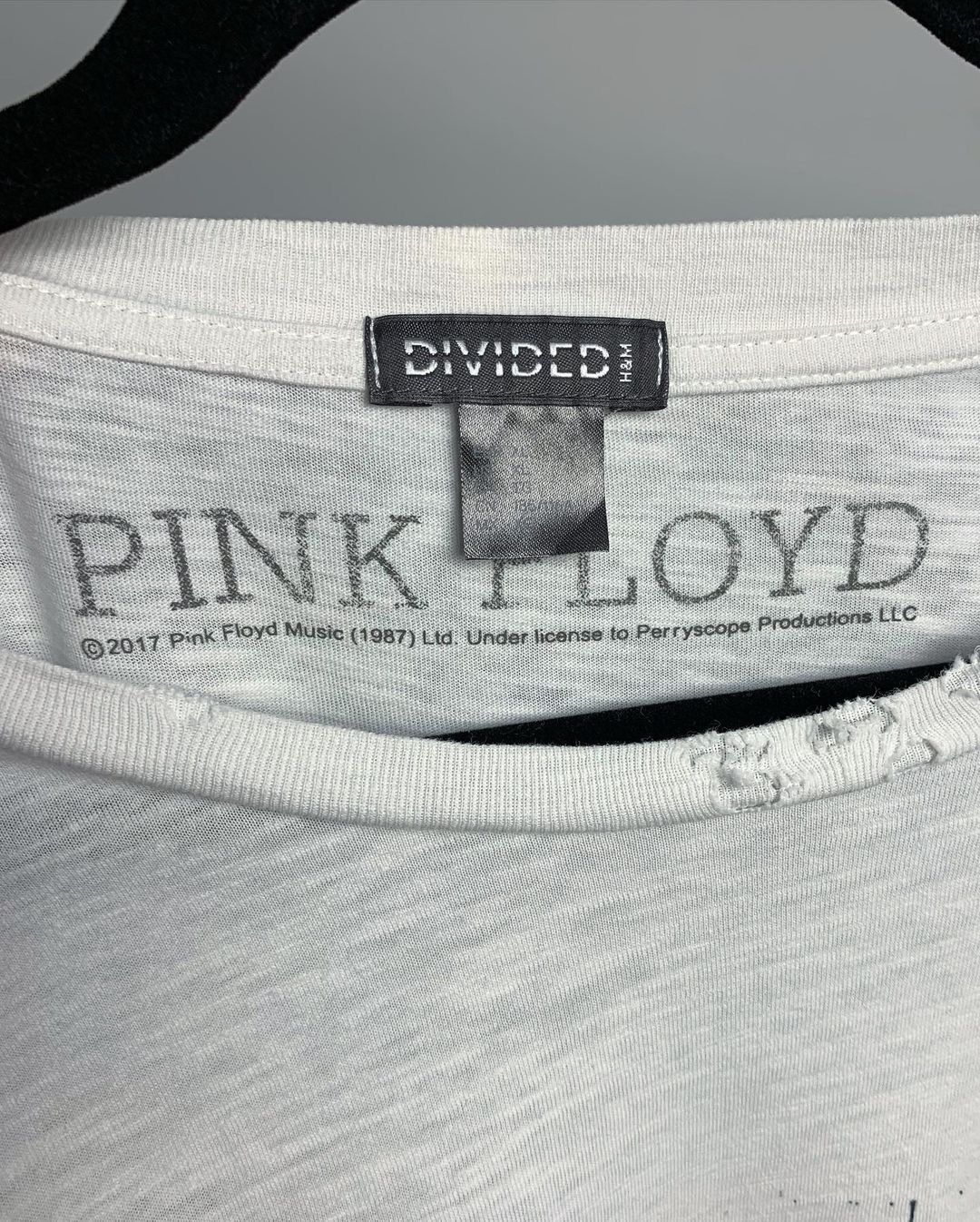 Band Tees Pink Floyd The Wall Cover Distressed T-Shirt H&M 2017 2010s Size US XL / EU 56 / 4 - 5 Thumbnail