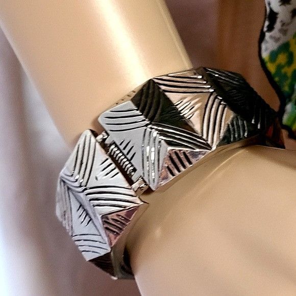 Other Substantial Silver Colored Cuff SIZE 2-1/2" Diameter Size ONE SIZE - 5 Thumbnail