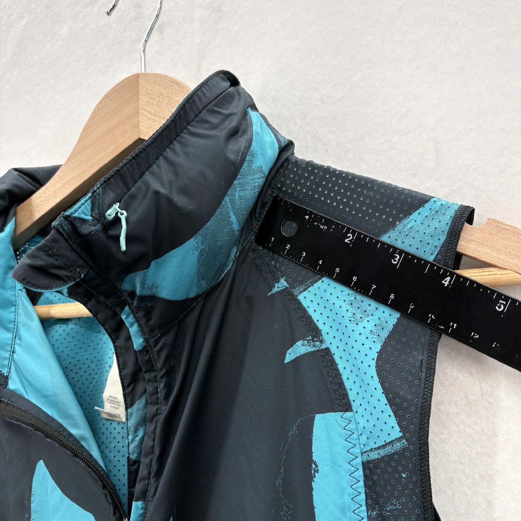 Lululemon lululemon Pack It Vest Womens 8 Black Running Gym Size M / US 6-8 / IT 42-44 - 6 Thumbnail
