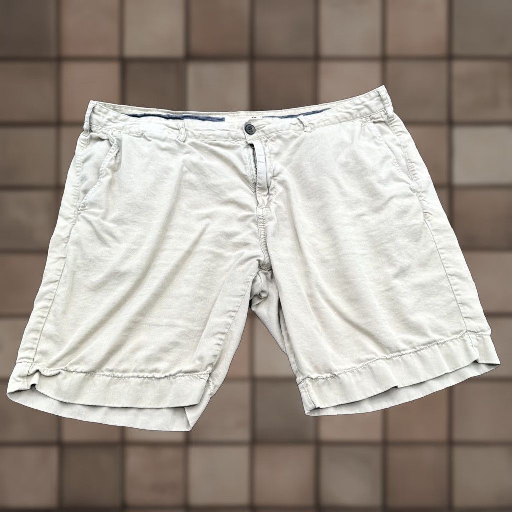 Faherty Faherty Shorts Men 36 Chino Cotton Beige Beach Casual Pattern Solid Front Flat Front Pockets Logo Regular Inseam 9in Size US 36 / EU 52 - 1 Thumbnail
