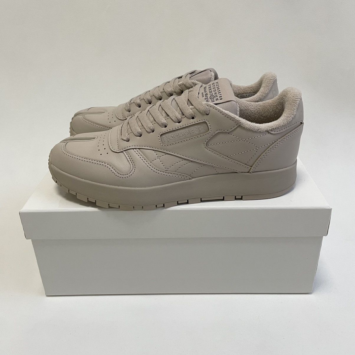 Maison Margiela × Reebok Beige Leather ‘Project 0 CL’ Tabi Sneakers Size US 10 / IT 40 - 23 Thumbnail