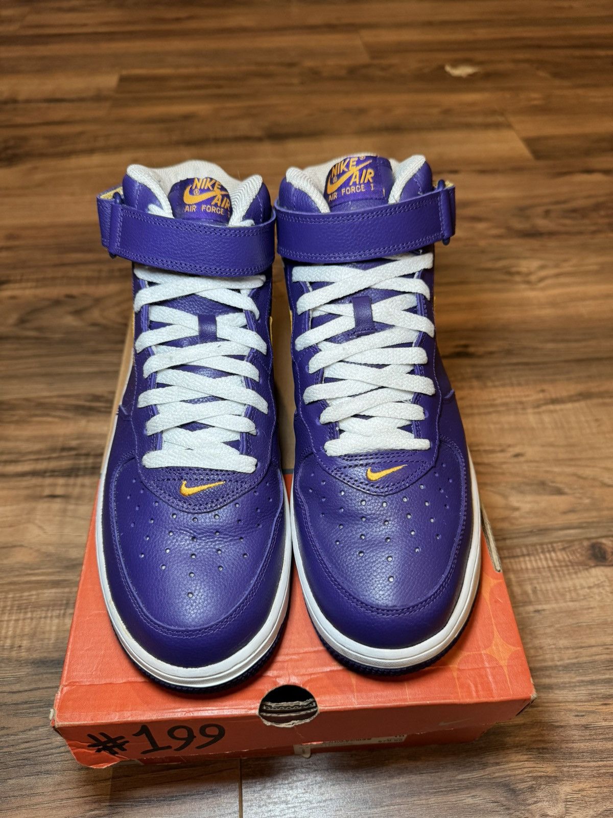 Nike 2004 Air Force One Mid (LAKERS) Size US 10 / EU 43 - 9 Thumbnail