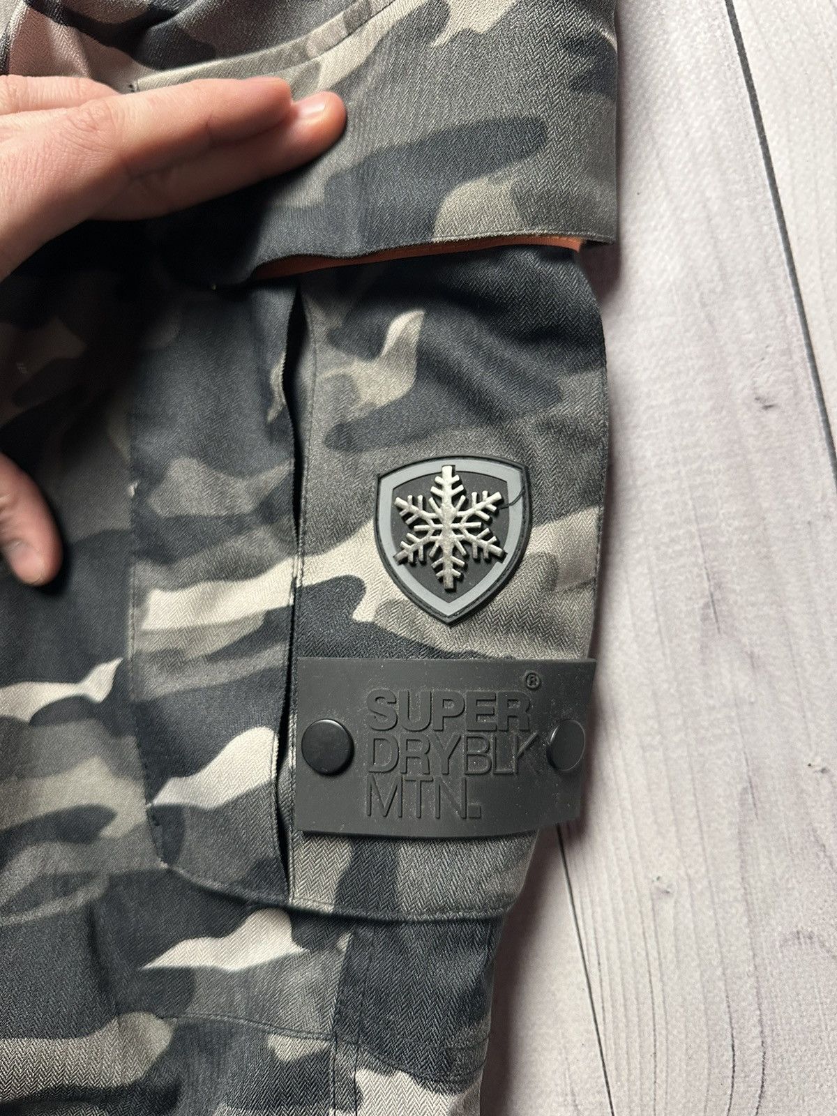 Superdry Superdry ski pants size M Camo logo rare Size US 32 / EU 48 - 4 Thumbnail