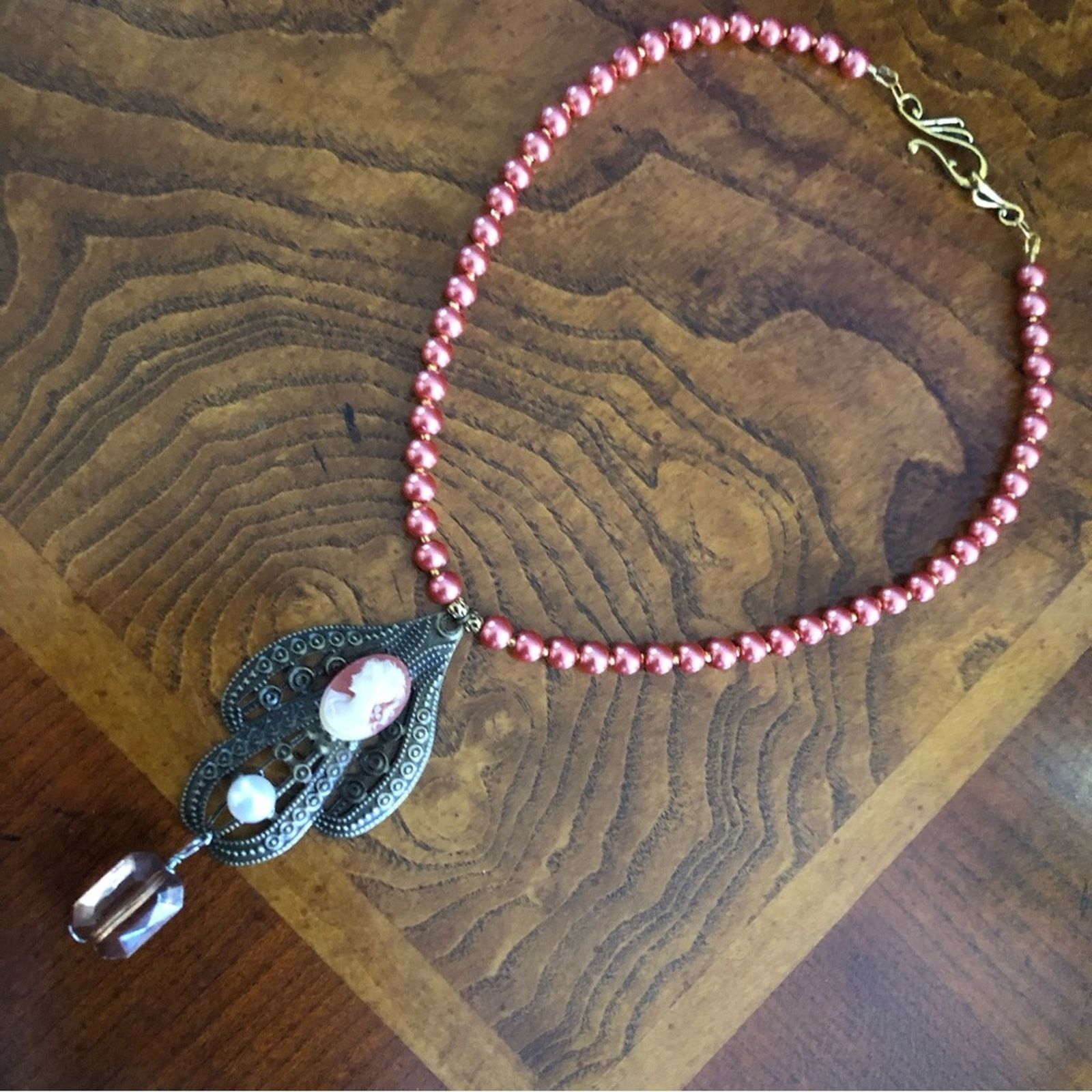 Handmade Handcrafted repurpose elegant lady cameo Pearl necklace Size ONE SIZE - 8 Thumbnail