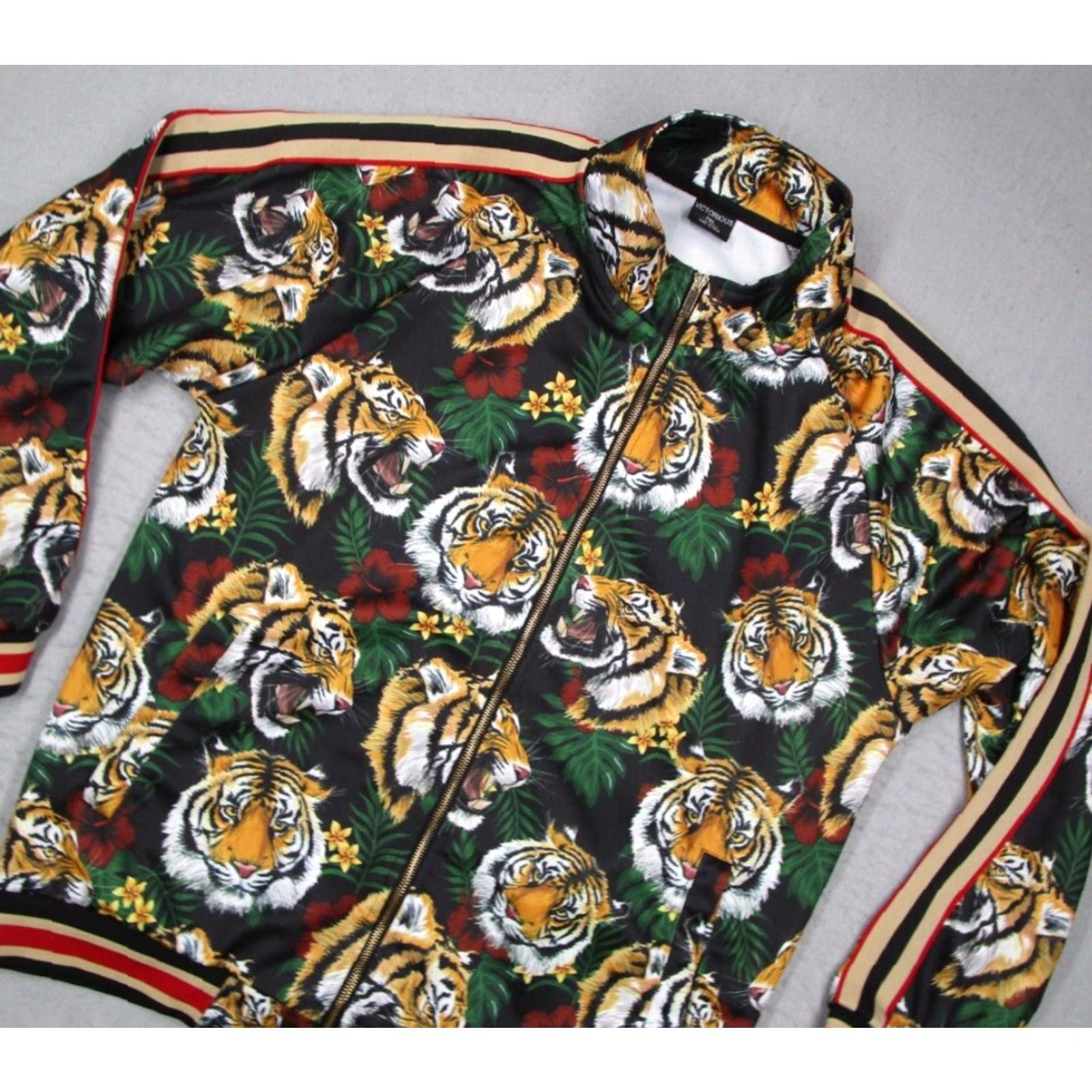 Vintage Victorious Bomber Jacket Mens 2XL Black AOP Tiger Design Full Zip Track Casual Streetwear Size US XXL / EU 58 / 5 - 2 Thumbnail