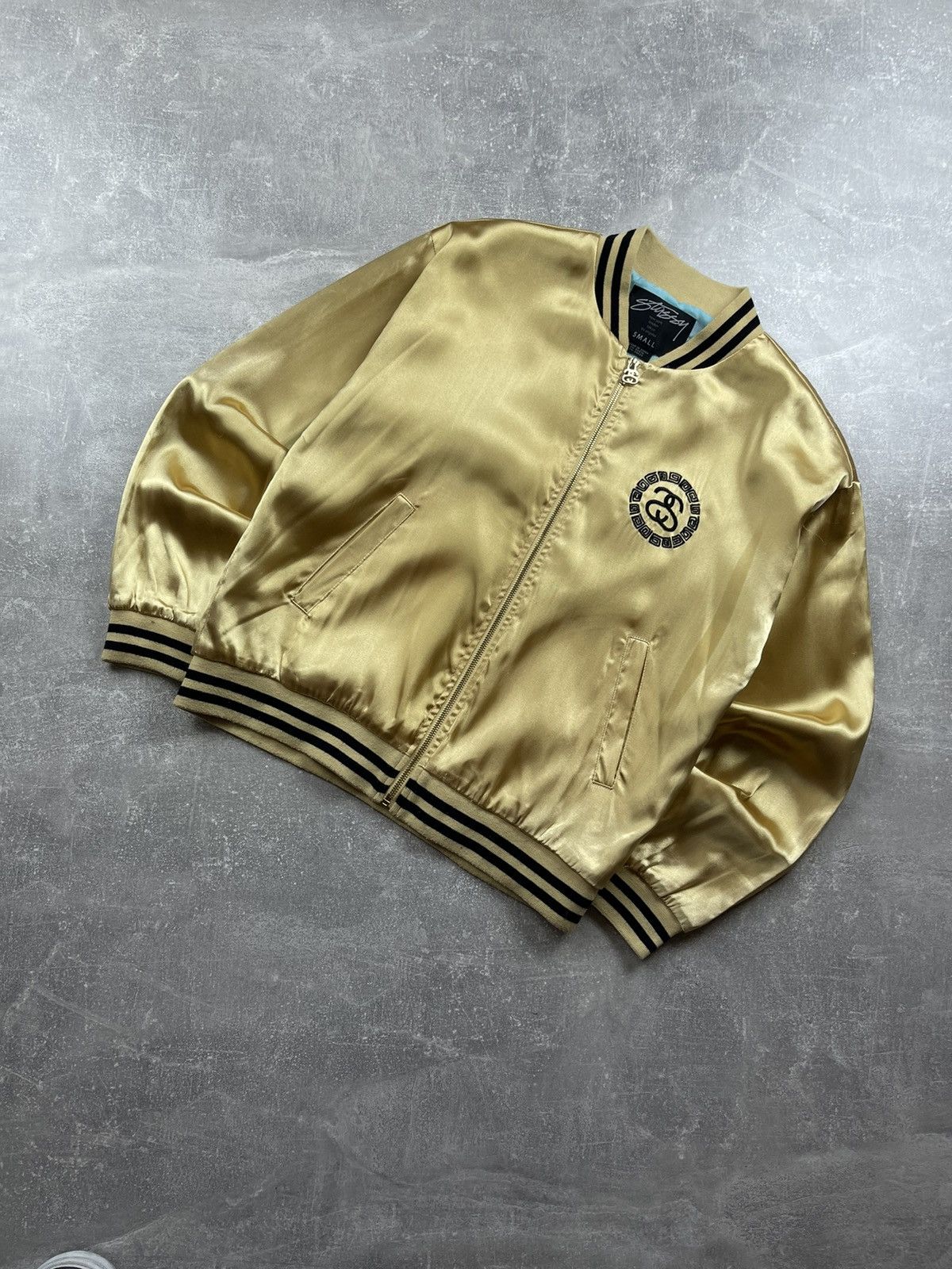 Stussy Stussy Vintage Gold / Black Big Logo Satin Bomber Jacket Size US S / EU 44-46 / 1 - 8 Thumbnail