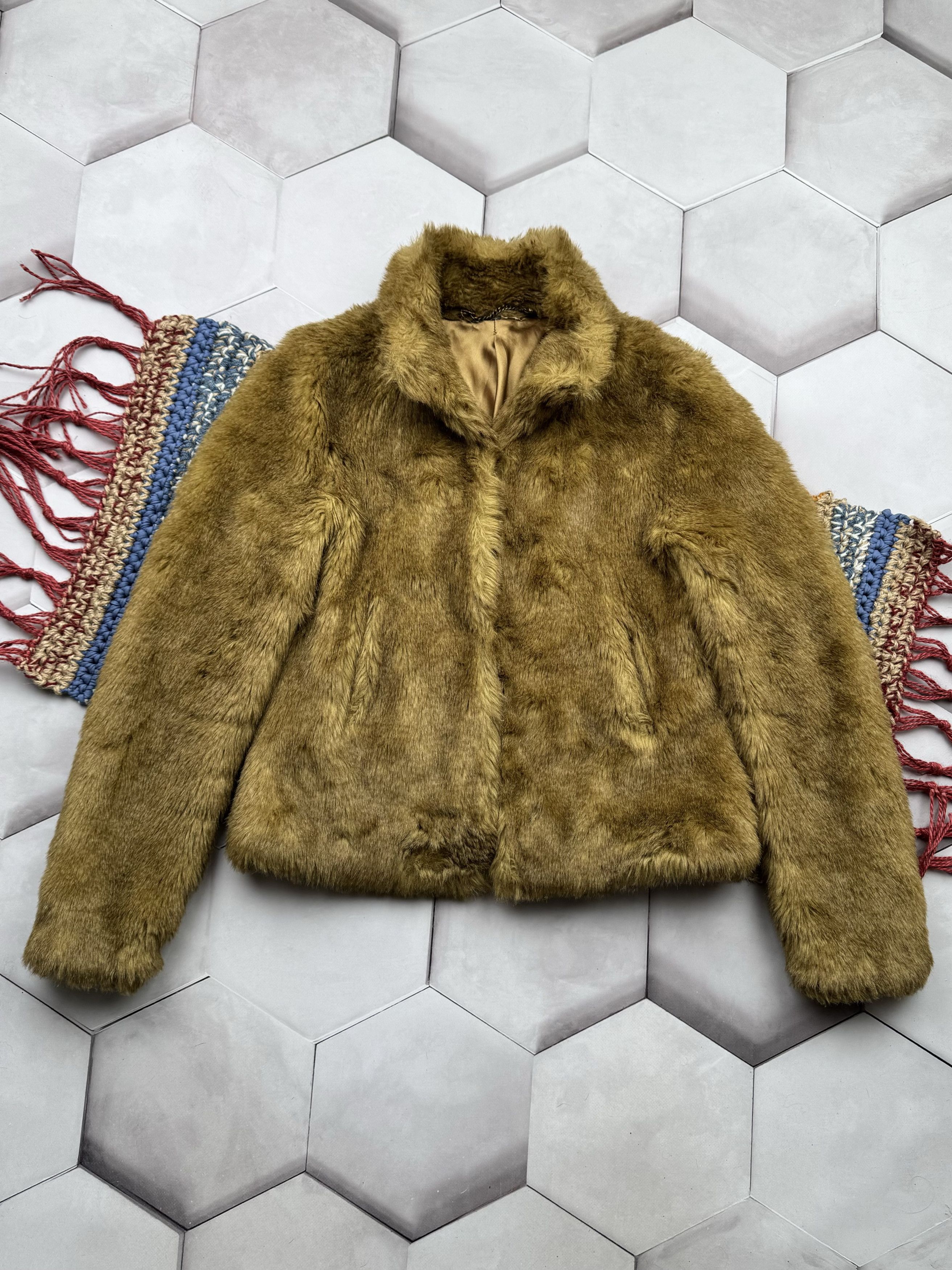Vintage Vintage Faux Fur Cropped Jacket (E4) Size M / US 6-8 / IT 42-44 - 1 Thumbnail